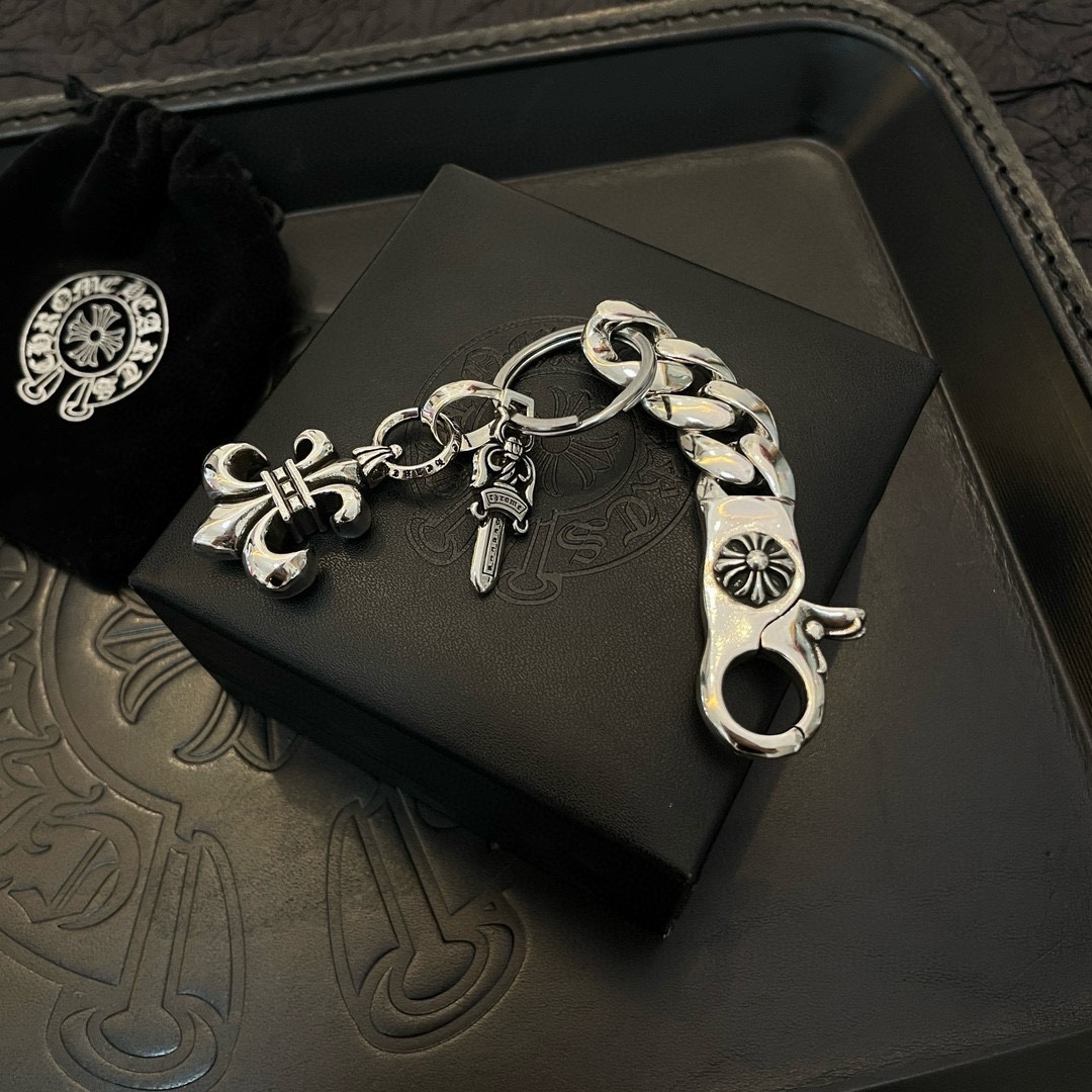 “Rock-and-Roll Punk-Tai Silver Style for Couples: A Unique Fashion Choice” - 图片 5