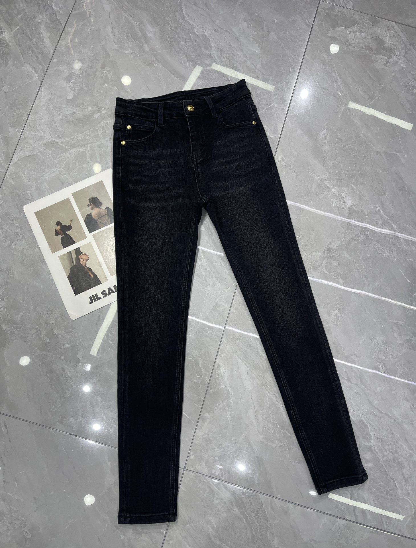 Elegant High-Waisted Skinny Jeans with Embroidered Logo - Slimming Fit