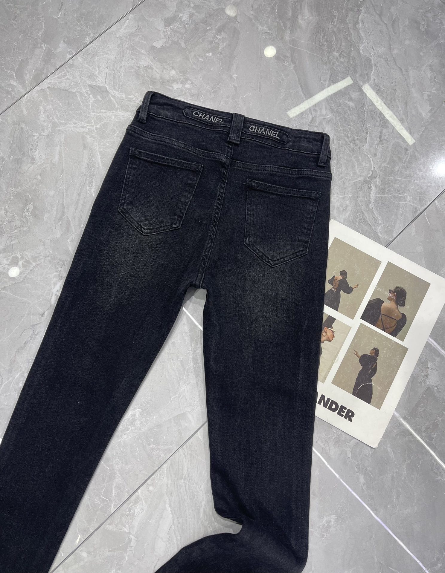 Elegant High-Waisted Skinny Jeans with Embroidered Logo - Slimming Fit 7 i1740204981 4129 7