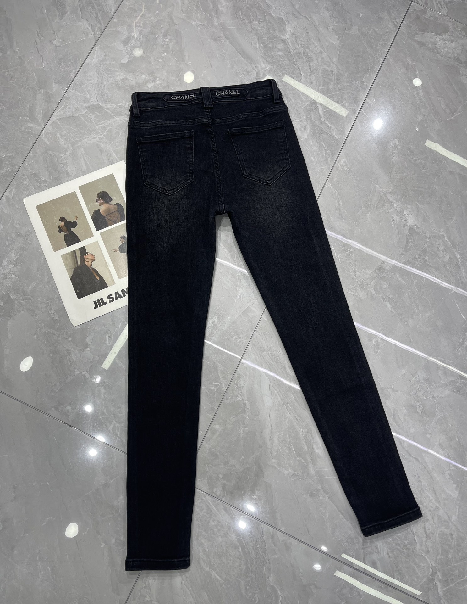 Elegant High-Waisted Skinny Jeans with Embroidered Logo - Slimming Fit 4 i1740204981 7968 5