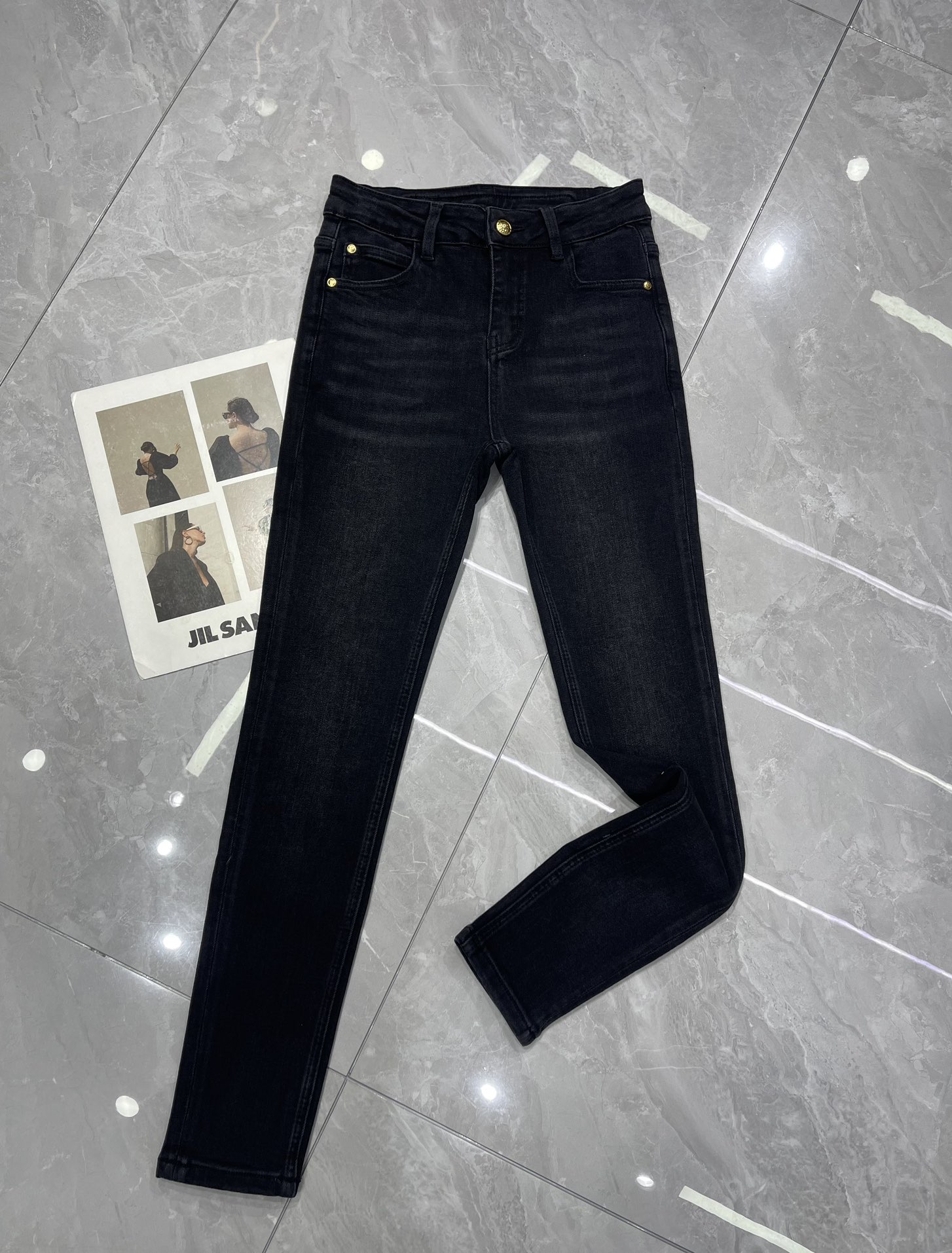 Elegant High-Waisted Skinny Jeans with Embroidered Logo - Slimming Fit 3 i1740204981 8020 1