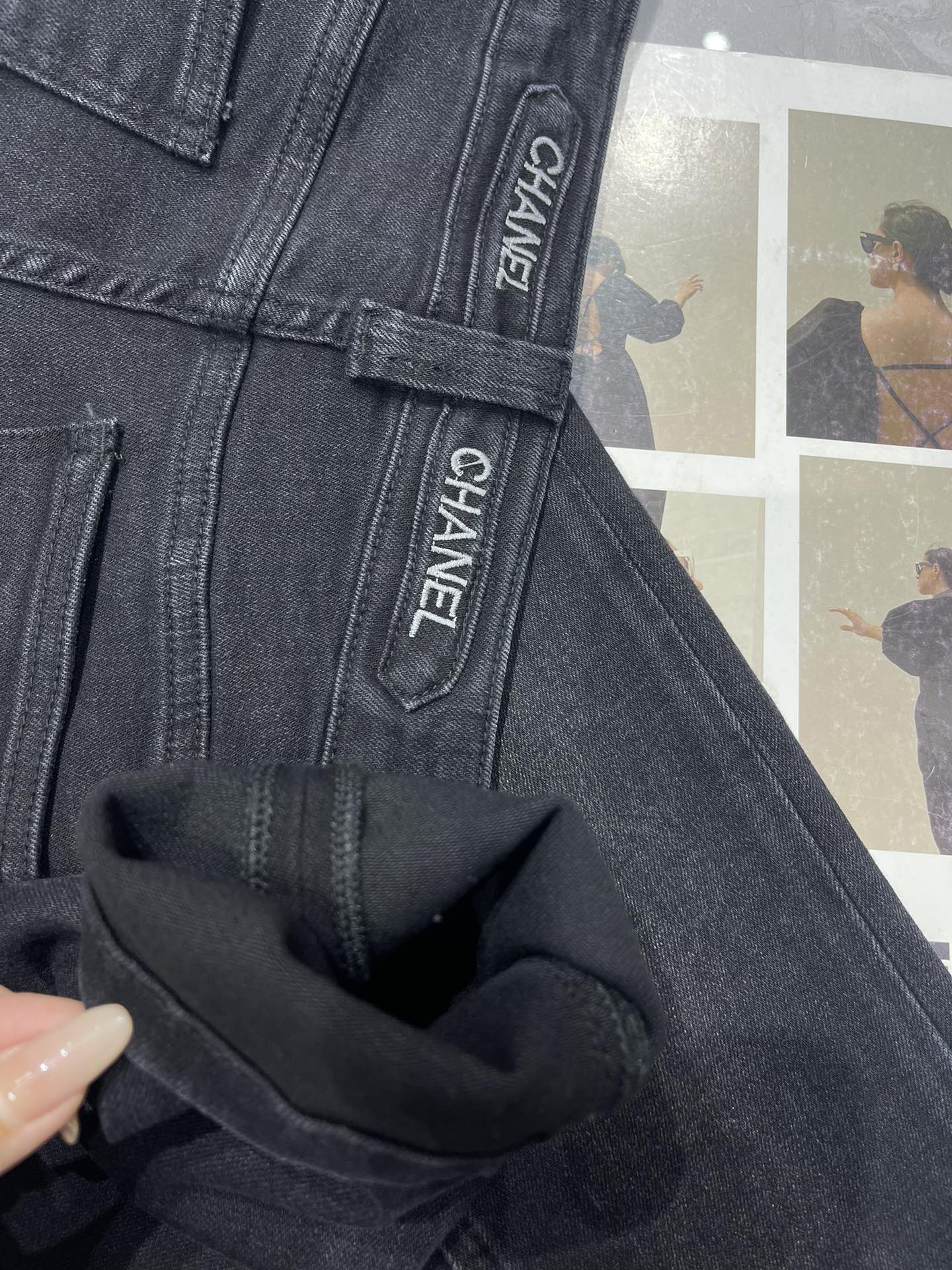 Elegant High-Waisted Skinny Jeans with Embroidered Logo - Slimming Fit 10 i1740204981 9241 8