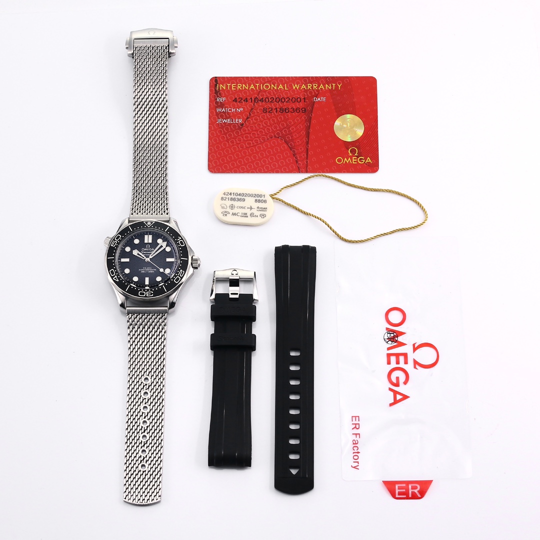 NO:617508,[ER's new masterpiece, ingenious heritage OMEGA 007-Seamaster Diver 300M] Exclusive customized version!  The only version in the market, the back cover is matched to the original version, the mesh belt is finely ground, and the head grain is the same as the original!  Details are in place!  The watch case is made of 904 fine steel, which is polished and shiny, strong and wear-resistant, and not easy to oxidize. It will still look like new after being worn for a long time!  Hand-ground crystal sapphire pot cover glass, shiny and scratch-resistant, extraordinary glass coating!  Exclusively customized 8806 double T movement, its functions are consistent with the original version, and it has a super long 72 hours of kinetic energy!  More stable!  The exquisite black silver dial is equipped with hollow rhodium-plated hour and minute hands, which contrasts with the aluminum 'lollipop' minute hand covered with white lacquer!  The color of the bezel and dial is matched, and the top ice blue luminous display!  ER boutique is on sale in limited edition, the same style as the James Bond star, welcome to taste it!  When you place an order, you will receive a pair of original Buddha tape straps for free!  ,,omega19860909【ER全新力作匠心传承OMEGA欧米茄007-Seamaster Diver 300M】独家定制版本！ 市场唯一对版版本,后盖对版,精磨网带,头粒与原版一致！细节到位！ 表壳采用904精钢材质,抛光闪耀,坚固耐磨、不易氧化,长久佩戴依旧光采如新！ 手工精磨水晶蓝宝石锅盖玻璃,闪亮耐刮,非普通玻璃镀膜！ 独家定制8806双T机芯,功能与原版一致,超长72小时动能！更稳定！ 精美的黑色银色表盘搭配镂空镀铑时针和分针,与覆以白色漆面的铝质“棒棒糖”分针形成属目对比！表圈、表盘颜色对版,顶级冰蓝夜光显示！ ER精品限量发售,詹姆斯邦德明星同款,欢迎品鉴！下单即送原版佛胶带表带一副！,,omega,Watch