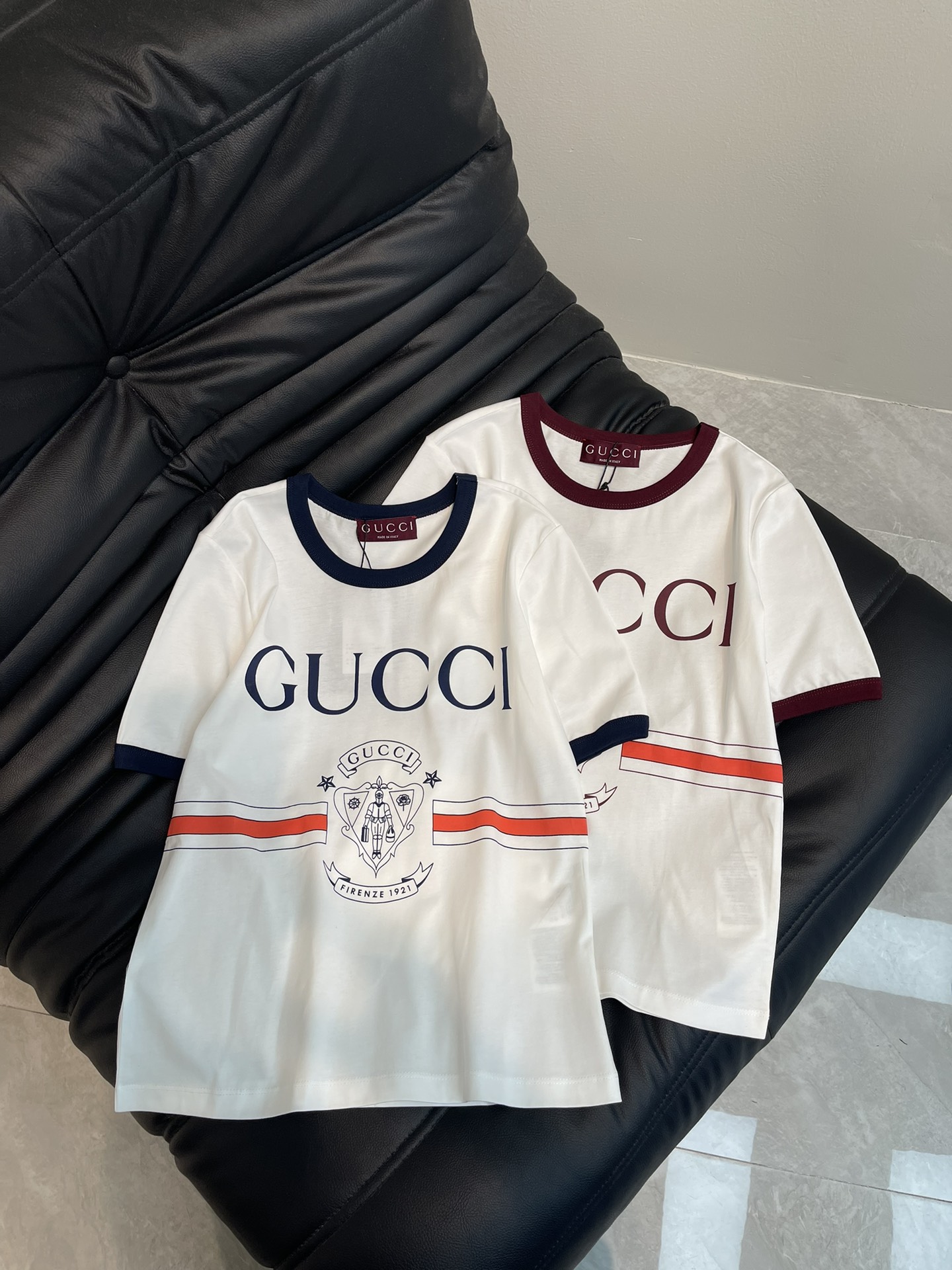 NO:311179,Gucc*25 spring and summer new red and blue letter short-sleeved T-shirt. Imported pure cotton fabric has a great texture!  Customized contrasting color edging craftsmanship and temperament, girlish style, age-reducing and fashionable items!  Low-key and luxurious, versatile style, not picky about others, beautiful body!  The quality of workmanship depends on the details!  SM, gucci, T-shirt,tees,t-shirt,alexander wang19860909Gucc*25春夏新品红调蓝调字母短袖T恤.进口纯棉面料质感超赞！定制撞色包边工艺气质少女风减龄又时髦单品！低调奢华,版型百搭不挑人上身美的不要不要的！做工品质看细节！SM,,gucci,T-shirt,tees，t-shirt,alexander wang,Women's clothing