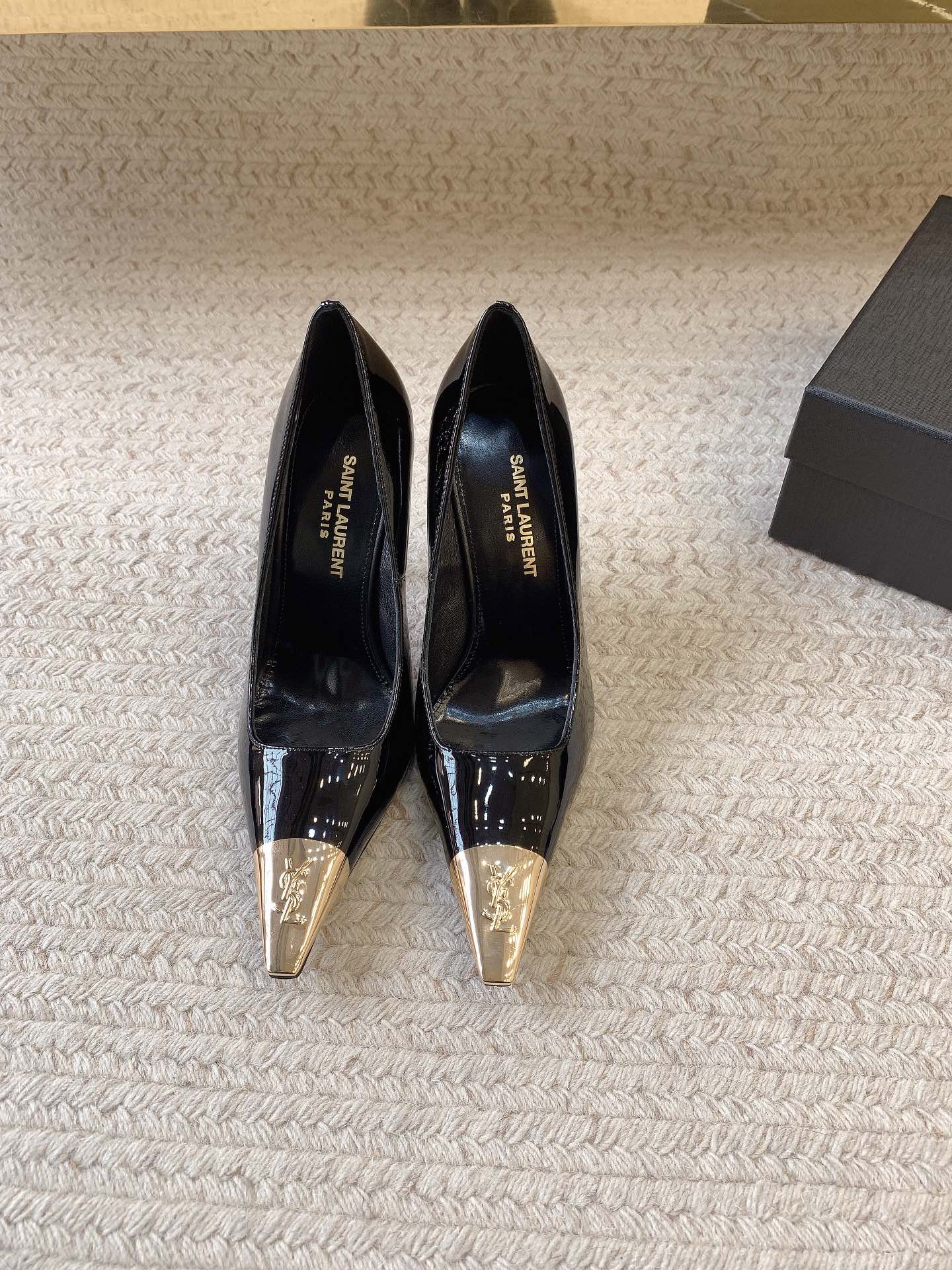 NO:928336,SAIN* LAUREN*SS24 small iron-toe high-heeled shoes, original last, top quality material, imported cowhide for the upper, imported sheepskin lining for the upper, genuine leather outsole, heel height 11cm, size 35-39 (34, 40 customized, non-returnable, non-exchangeable), high heels, saint laurent, high heels, cowhide, sheepskin, Leather soles19860909SAIN* LAUREN*SS24小铁头高跟单鞋 原版套楦 顶级品质 材质 鞋面进口牛皮 内里进口羊皮里 大底真皮大底 跟高11cm 码数35-39（34、40定做不退不换）,高跟鞋,saint laurent,high heels,cowhide,sheepskin,Leather soles,Women's Shoes