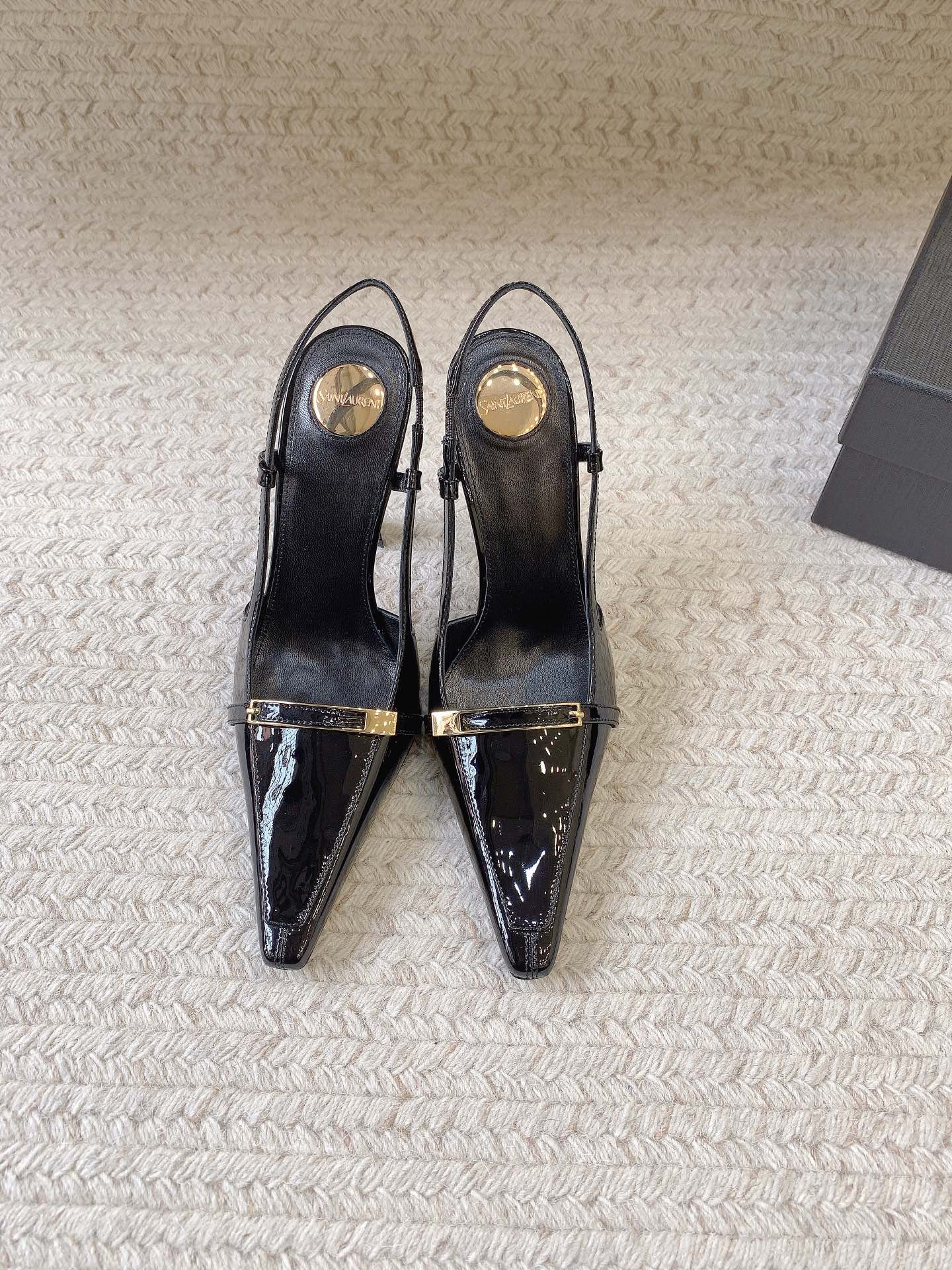 NO:928118,SAIN* LAUREN* spring and summer new style 11cm small patch sandals, original last, top quality material, imported cow patent leather for the upper, imported sheepskin lining for the feet, genuine leather outsole, heel height 11cm, size 35-39 (34, 40, 41 customized, non-returnable and non-exchangeable), sandals, saint laurent, sandals, sheepskin, Leather soles19860909SAIN* LAUREN*春夏新款11cm小贴片凉鞋 原版套楦 顶级品质 材质 鞋面进口牛漆皮 垫脚进口羊皮里 大底真皮大底 跟高11cm 码数35-39（34、40、41定做不退不换）,凉鞋,saint laurent,sandals,sheepskin,Leather soles,Women's Shoes