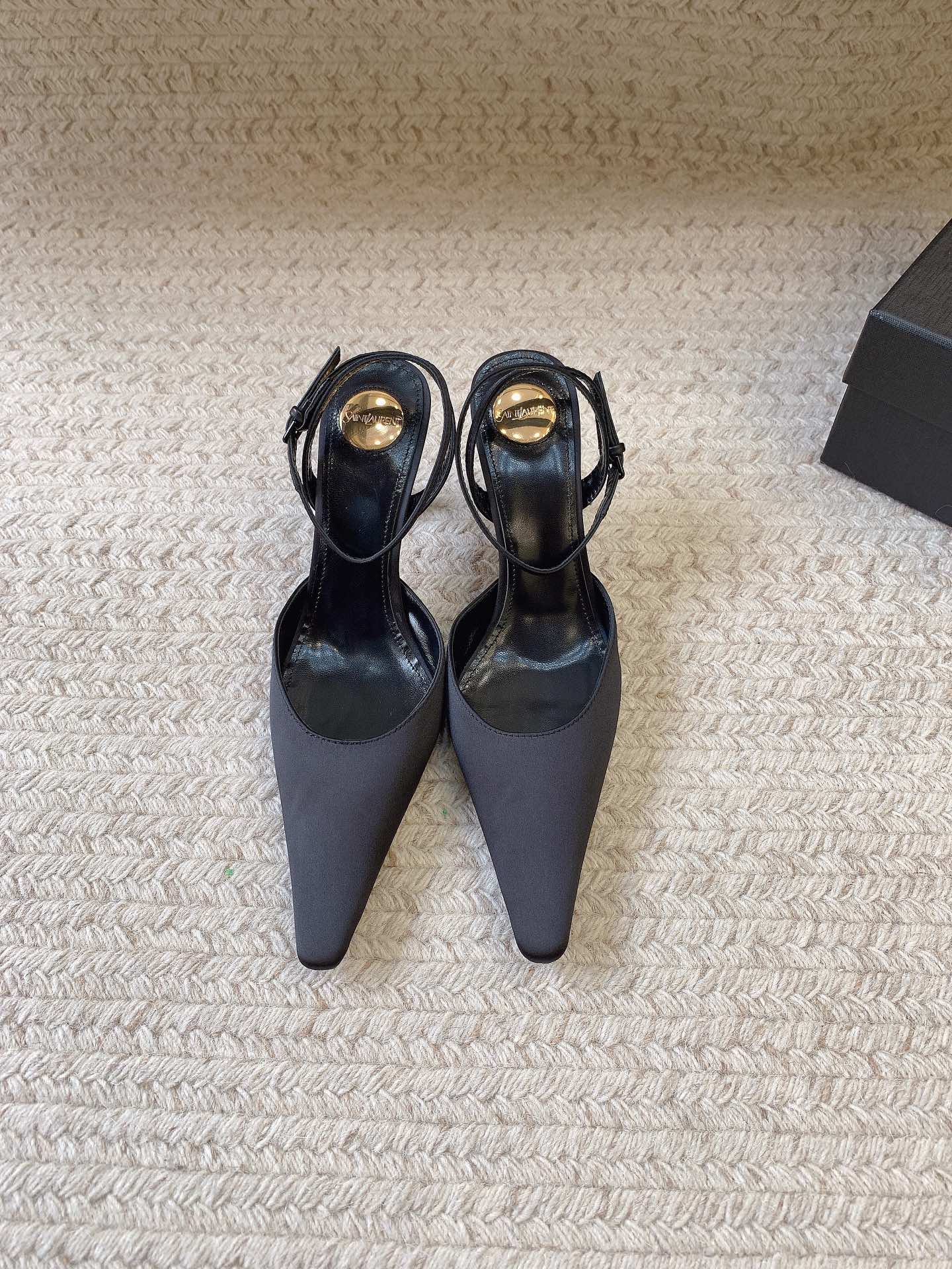 NO:928110,SAIN* LAUREN* new spring and summer satin slingback high-heeled sandals, original last, top quality material, imported cow patent leather for the upper, imported sheepskin lining for the feet, genuine leather outsole, heel height 7.5cm, size 35-39 (34, 40, 41 customized, non-refundable), sandals, saint laurent, sandals, sheepskin, silk fabric, Leather soles19860909SAIN* LAUREN*春夏新款绸缎露跟高跟凉鞋 原版套楦 顶级品质 材质 鞋面进口牛漆皮 垫脚进口羊皮里 大底真皮大底 跟高7.5cm 码数35-39（34、40、41定做不退不换）,凉鞋,saint laurent,sandals,sheepskin,silk fabric,Leather soles,Women's Shoes