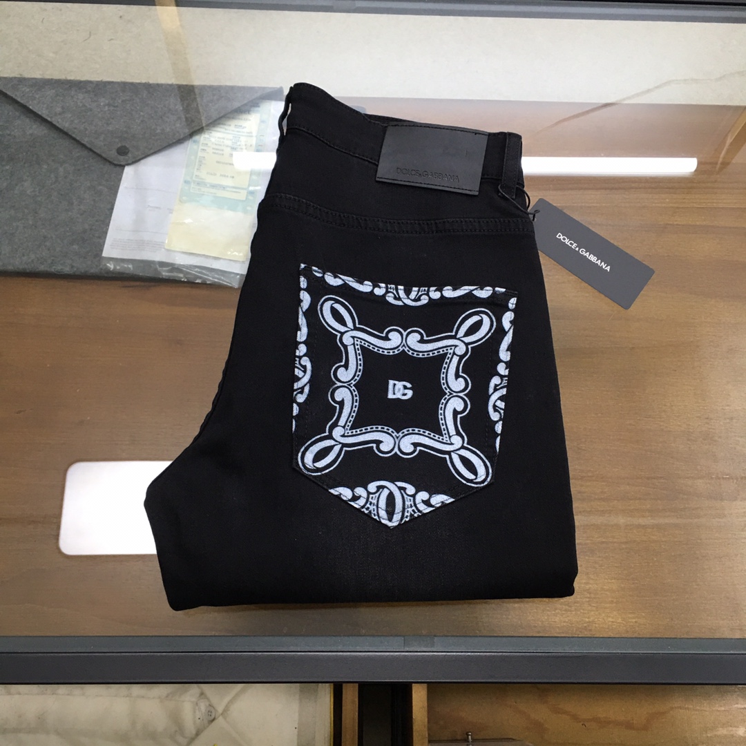 NO:131083,New product [D.G...] 2025 spring and summer new style new men's jeans!  Trade-level OEM products are extremely rare. The exquisite and exquisite production process has reached the ultimate effect. Classic styles, original color cotton materials, and classic plain woven twill denim surfaces are woven by old-fashioned woven technology. They are soft, delicate, comfortable and breathable, and the original hardware accessories are washed with first-class texture!  Size 29-38,35.37, jeans,alexander wang19860909新品【D.G...】 2025春夏新款 新款男士牛仔裤！ 贸易级别的代工品,数量极其稀少.精良精细的制作工艺程度已经达到极致效果.经典绝伦的款式,原色棉料,经典的平织斜纹牛仔布面经由老式梭织工艺机织.柔软细腻舒适透气,原版五金配件水洗,质感一流！尺码29-38,35.37,,jeans,alexander wang,Men's clothing