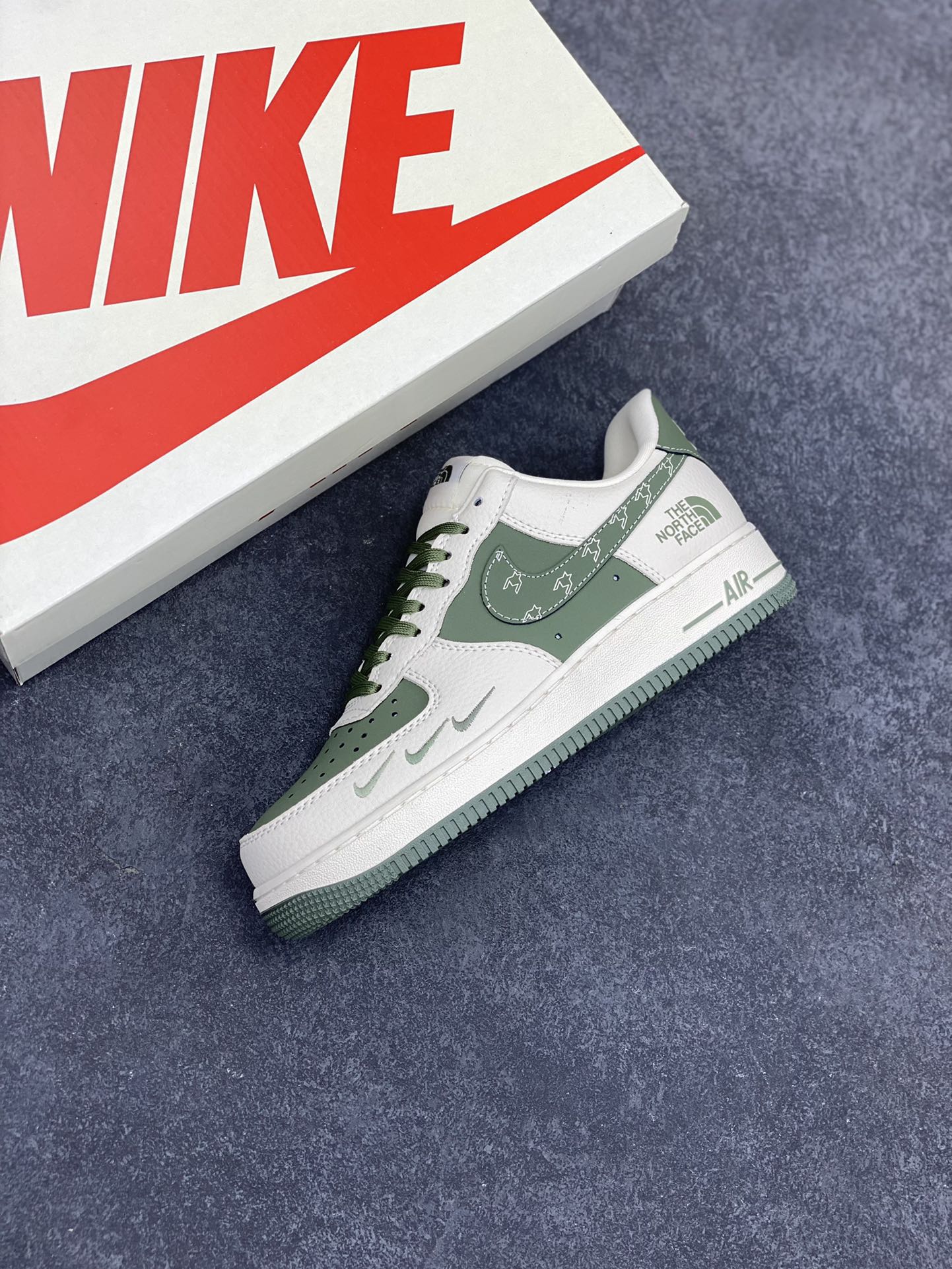 图片[7]-NIke Air Force 1 \’07 Low “北面联名——米绿小三勾”空军一号 低帮 运动鞋 休闲鞋 折边针车 工艺难度大 原楦头原纸板 原装鞋盒 定制五金配件 内置全掌气垫 原厂鞋底 货号：KK1988-043 尺码：36 36.5 37.5 38 38.5 39 40 40.5 41 42 42.5 43 44 44.5 45-选品中心