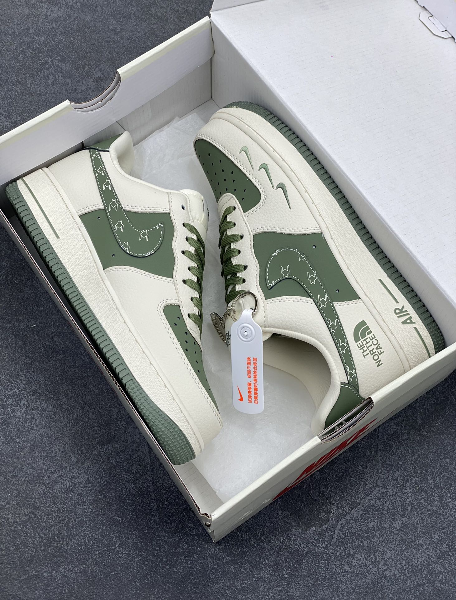 图片[9]-NIke Air Force 1 \’07 Low “北面联名——米绿小三勾”空军一号 低帮 运动鞋 休闲鞋 折边针车 工艺难度大 原楦头原纸板 原装鞋盒 定制五金配件 内置全掌气垫 原厂鞋底 货号：KK1988-043 尺码：36 36.5 37.5 38 38.5 39 40 40.5 41 42 42.5 43 44 44.5 45-选品中心