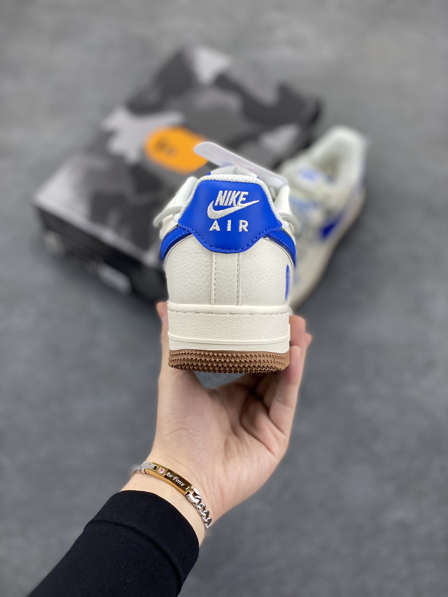 图片[4]-NIke Air Force 1 \’07 Low “Bape联名——米蓝生胶抽绳”空军一号 低帮 运动鞋 休闲鞋 折边针车 工艺难度大 原楦头原纸板 原装鞋盒 定制五金配件 内置全掌气垫 原厂鞋底 货号：SJ1198-112 尺码：36 36.5 37.5 38 38.5 39 40 40.5 41 42 42.5 43 44 44.5 45-选品中心