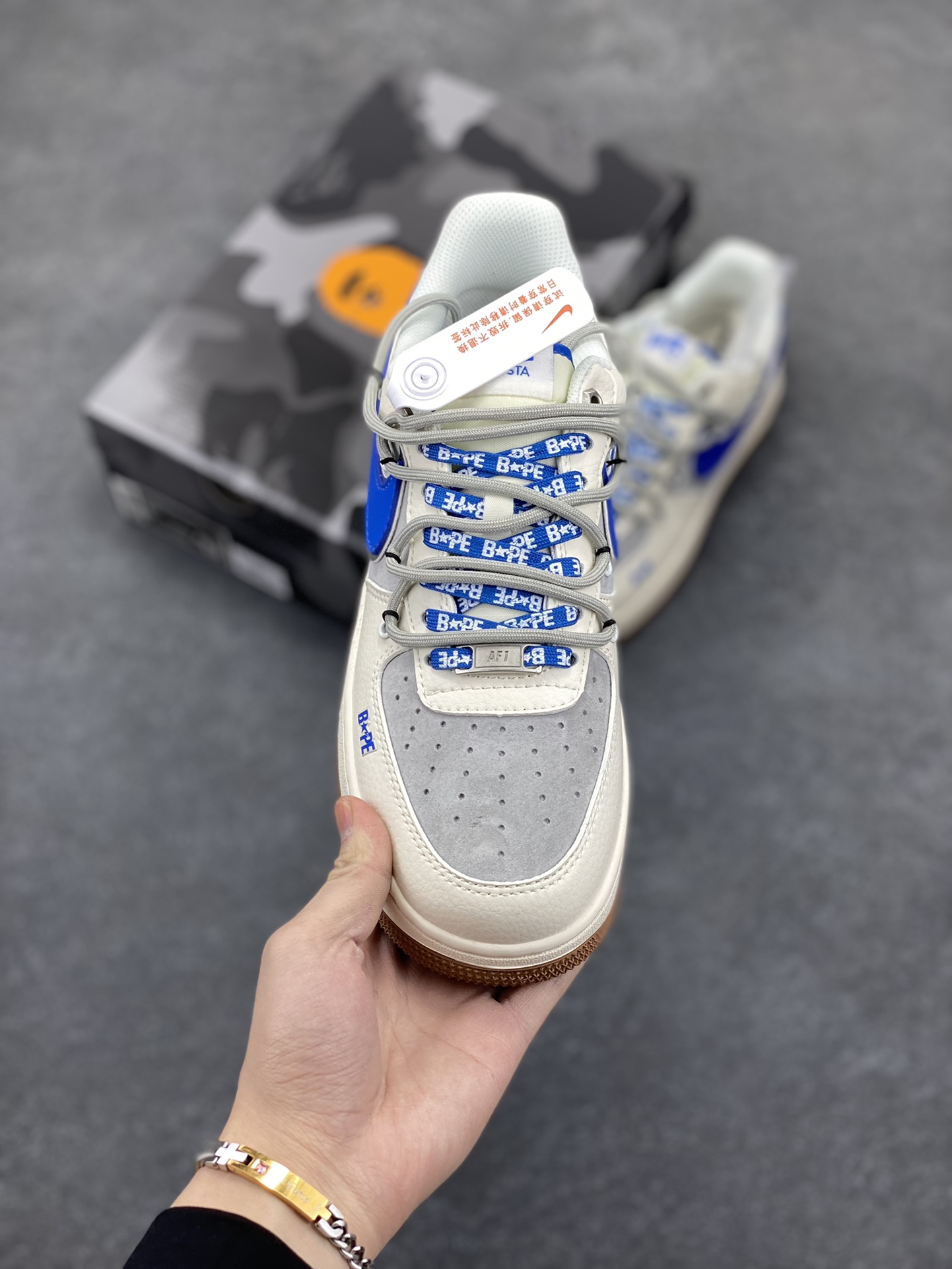 图片[2]-NIke Air Force 1 \’07 Low “Bape联名——米蓝生胶抽绳”空军一号 低帮 运动鞋 休闲鞋 折边针车 工艺难度大 原楦头原纸板 原装鞋盒 定制五金配件 内置全掌气垫 原厂鞋底 货号：SJ1198-112 尺码：36 36.5 37.5 38 38.5 39 40 40.5 41 42 42.5 43 44 44.5 45-选品中心