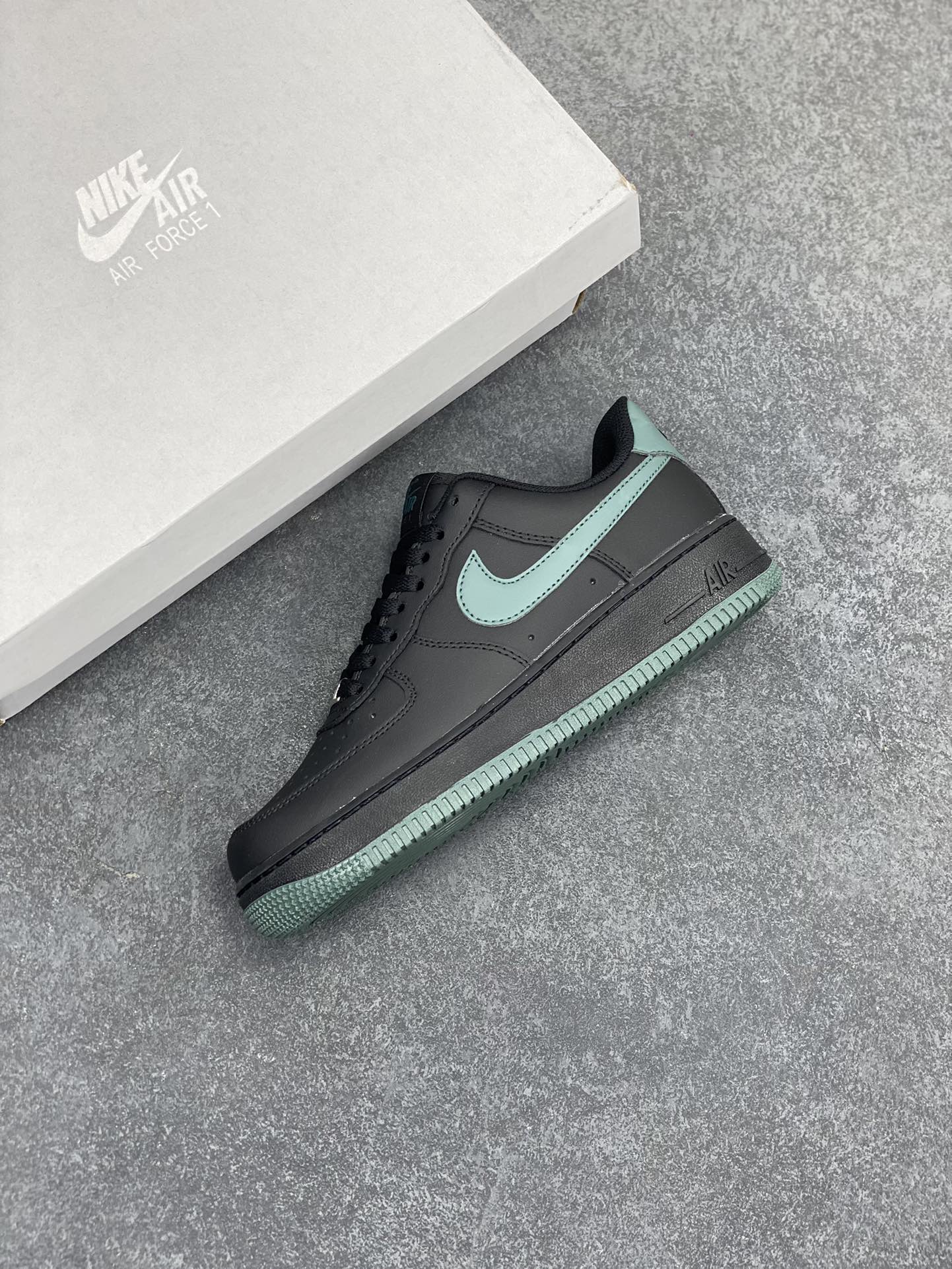 图片[7]-NK Air Force 1 空军一号 黑绿 原楦头原纸板 打造纯正空军版型#专注外贸渠道 全掌内置蜂窝气垫 #原盒配件 原厂中底钢印、拉帮完美 货号：FJ4146-001 尺码：36 36.5 37.5 38 38.5 39 40 40.5 41 42 42.5 43 44 44.5 45-选品中心