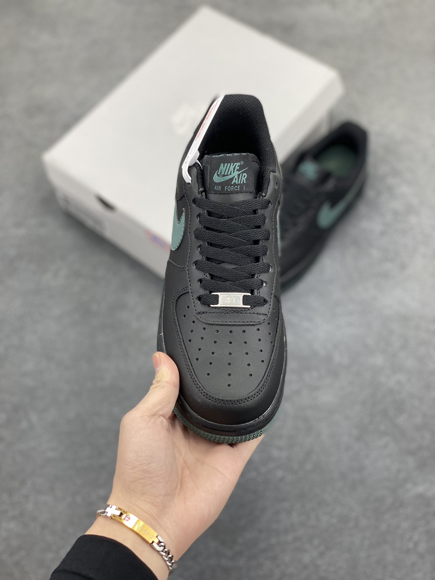 图片[2]-NK Air Force 1 空军一号 黑绿 原楦头原纸板 打造纯正空军版型#专注外贸渠道 全掌内置蜂窝气垫 #原盒配件 原厂中底钢印、拉帮完美 货号：FJ4146-001 尺码：36 36.5 37.5 38 38.5 39 40 40.5 41 42 42.5 43 44 44.5 45-选品中心