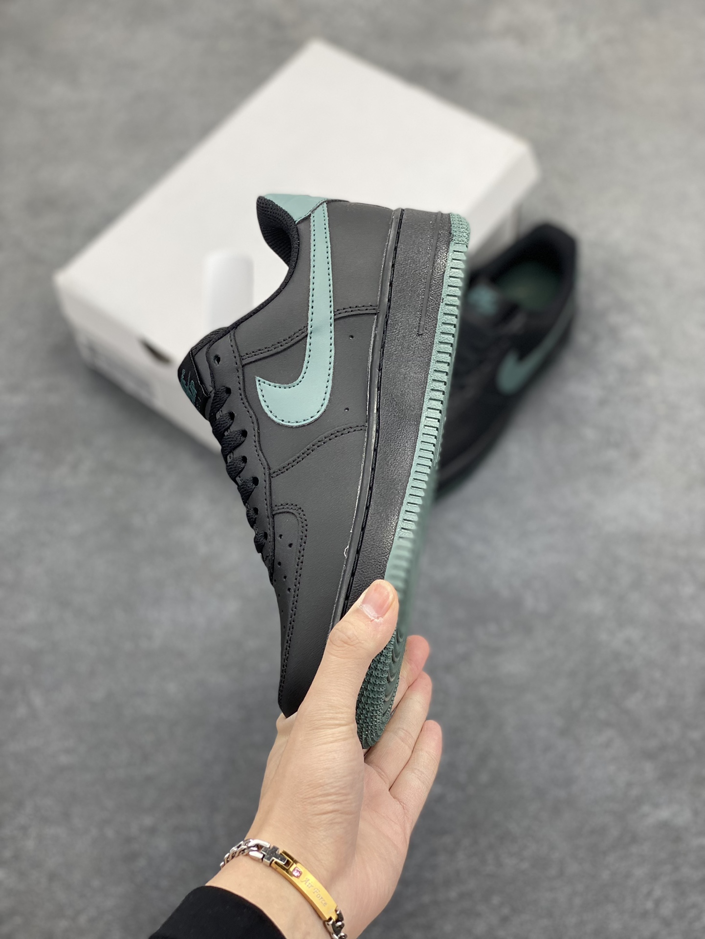 图片[3]-NK Air Force 1 空军一号 黑绿 原楦头原纸板 打造纯正空军版型#专注外贸渠道 全掌内置蜂窝气垫 #原盒配件 原厂中底钢印、拉帮完美 货号：FJ4146-001 尺码：36 36.5 37.5 38 38.5 39 40 40.5 41 42 42.5 43 44 44.5 45-选品中心