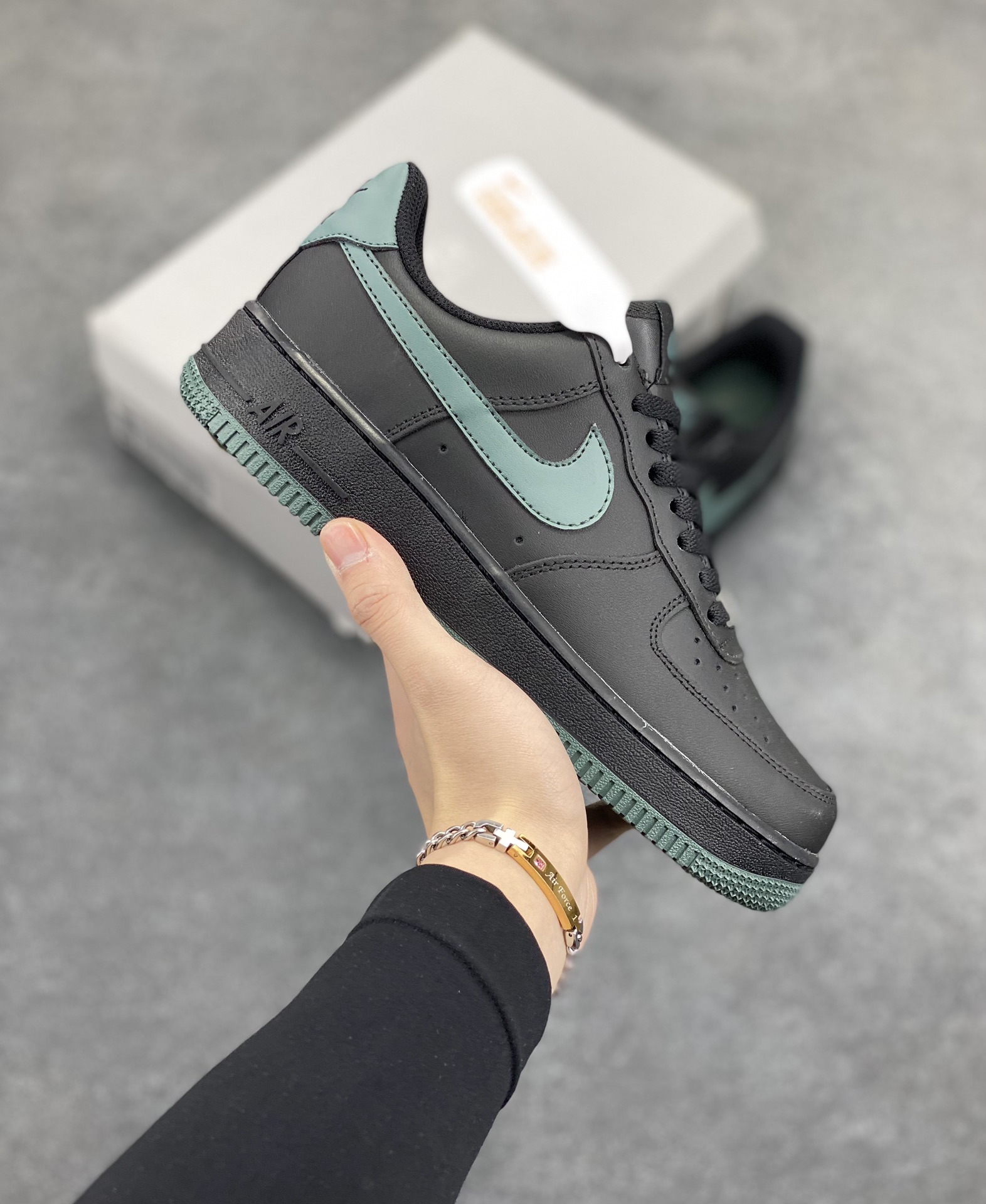 NK Air Force 1 空军一号 黑绿 原楦头原纸板 打造纯正空军版型#专注外贸渠道 全掌内置蜂窝气垫 #原盒配件 原厂中底钢印、拉帮完美 货号：FJ4146-001 尺码：36 36.5 37.5 38 38.5 39 40 40.5 41 42 42.5 43 44 44.5 45-选品中心