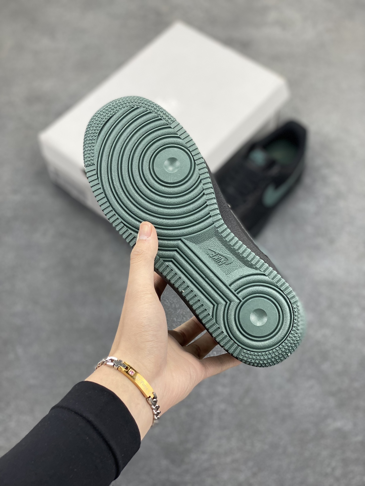 图片[5]-NK Air Force 1 空军一号 黑绿 原楦头原纸板 打造纯正空军版型#专注外贸渠道 全掌内置蜂窝气垫 #原盒配件 原厂中底钢印、拉帮完美 货号：FJ4146-001 尺码：36 36.5 37.5 38 38.5 39 40 40.5 41 42 42.5 43 44 44.5 45-选品中心