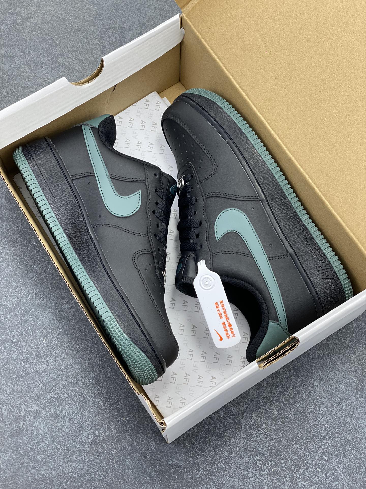 图片[9]-NK Air Force 1 空军一号 黑绿 原楦头原纸板 打造纯正空军版型#专注外贸渠道 全掌内置蜂窝气垫 #原盒配件 原厂中底钢印、拉帮完美 货号：FJ4146-001 尺码：36 36.5 37.5 38 38.5 39 40 40.5 41 42 42.5 43 44 44.5 45-选品中心