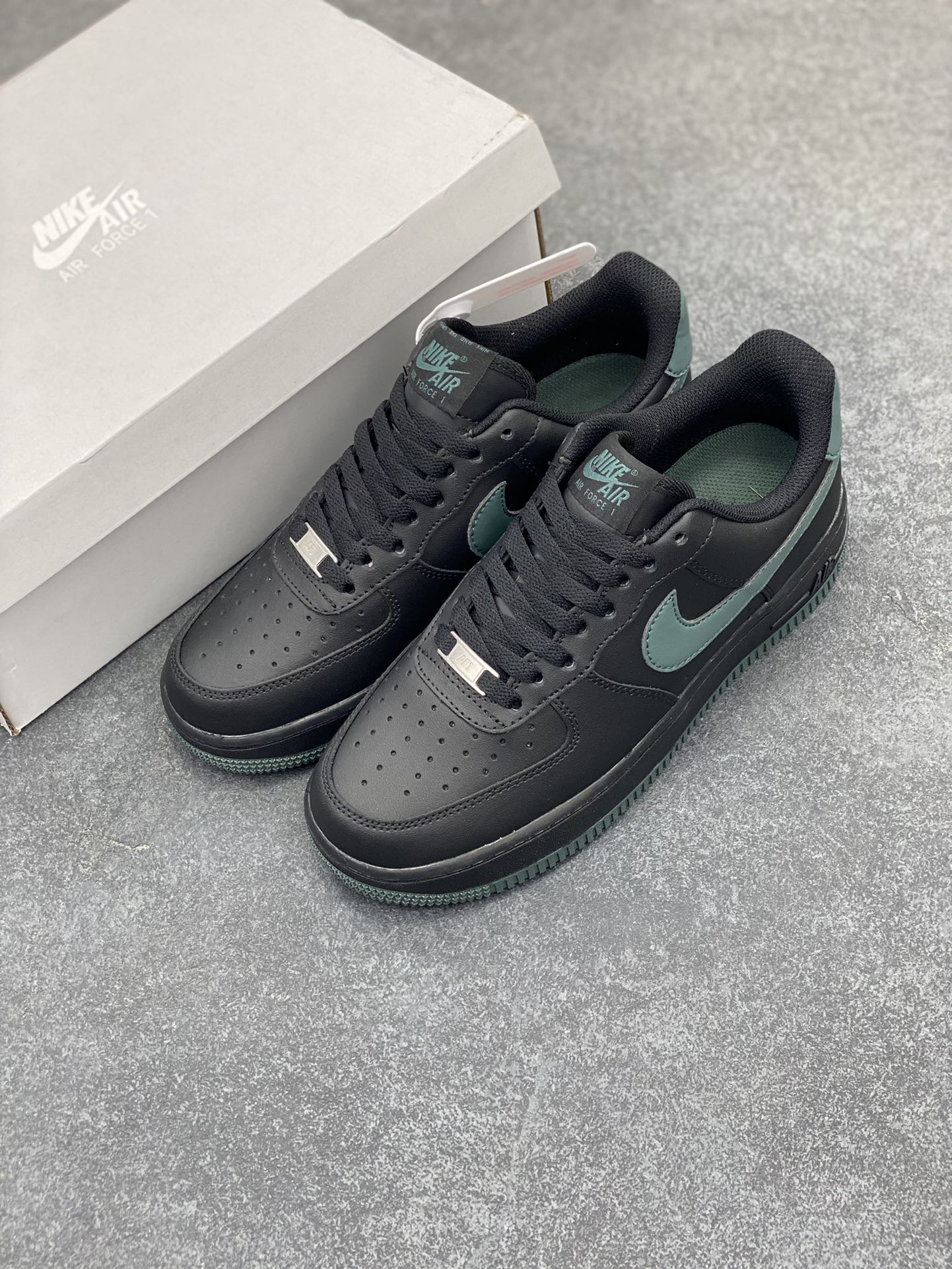 图片[8]-NK Air Force 1 空军一号 黑绿 原楦头原纸板 打造纯正空军版型#专注外贸渠道 全掌内置蜂窝气垫 #原盒配件 原厂中底钢印、拉帮完美 货号：FJ4146-001 尺码：36 36.5 37.5 38 38.5 39 40 40.5 41 42 42.5 43 44 44.5 45-选品中心