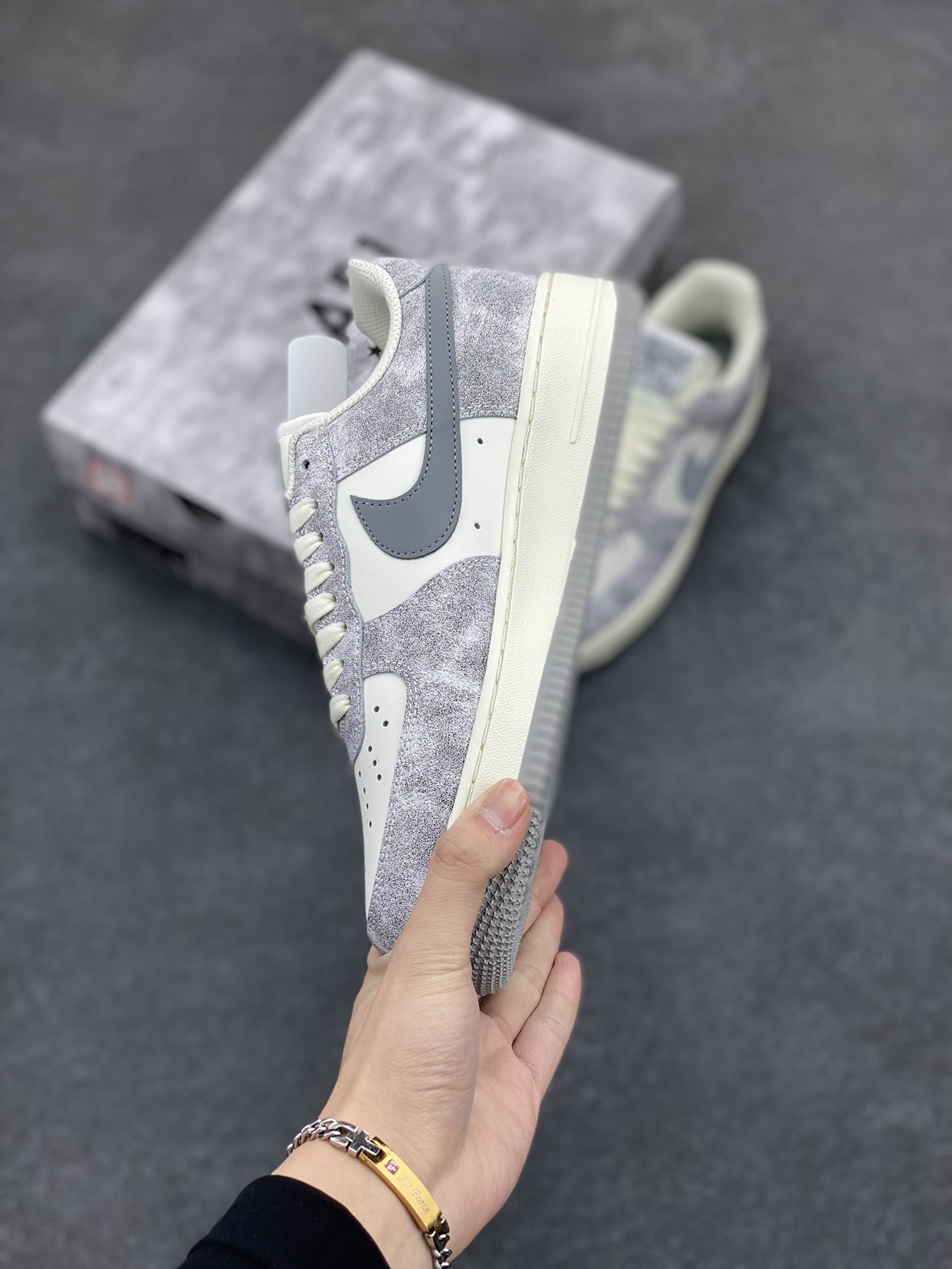 图片[3]-Nike Air Force 1 Low ’07 岩石灰 配色 空军一号低帮休闲板鞋 原厂定制皮料 定制鞋盒 原楦原纸板 纯正版型 正品NFC感应芯片 高清洁度 内置全掌气垫 货号：BL5866-901 尺码：36 36.5 37.5 38 38.5 39 40 40.5 41 42 42.5 43 44 44.5 45-选品中心