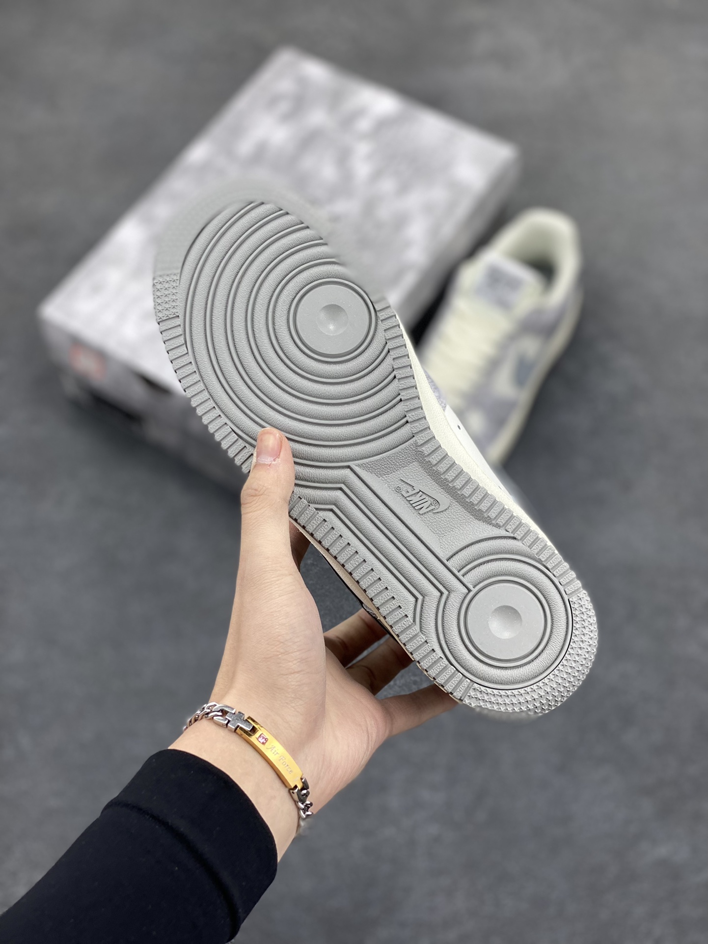 图片[5]-Nike Air Force 1 Low ’07 岩石灰 配色 空军一号低帮休闲板鞋 原厂定制皮料 定制鞋盒 原楦原纸板 纯正版型 正品NFC感应芯片 高清洁度 内置全掌气垫 货号：BL5866-901 尺码：36 36.5 37.5 38 38.5 39 40 40.5 41 42 42.5 43 44 44.5 45-选品中心