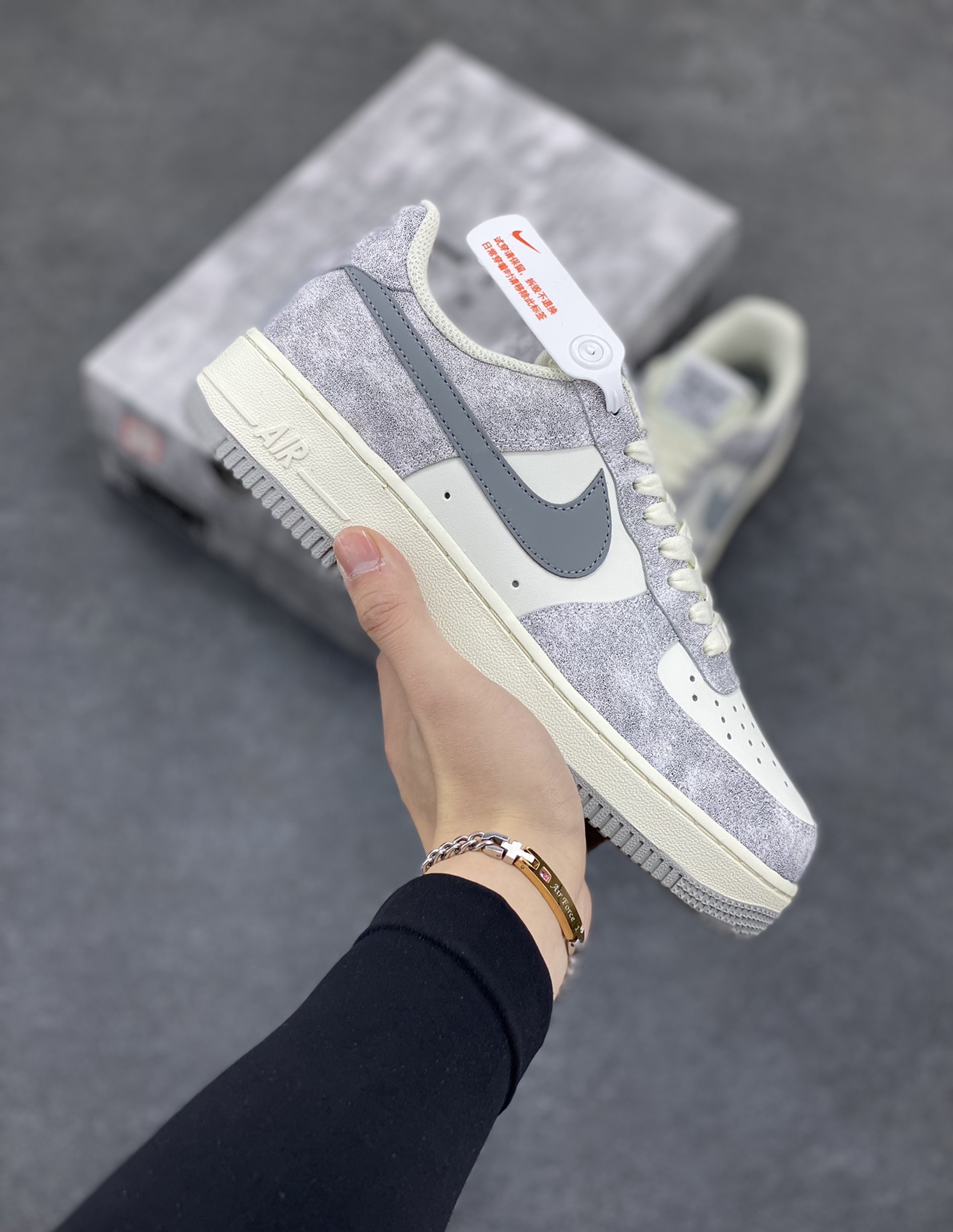 Nike Air Force 1 Low ’07 岩石灰 配色 空军一号低帮休闲板鞋 原厂定制皮料 定制鞋盒 原楦原纸板 纯正版型 正品NFC感应芯片 高清洁度 内置全掌气垫 货号：BL5866-901 尺码：36 36.5 37.5 38 38.5 39 40 40.5 41 42 42.5 43 44 44.5 45-选品中心