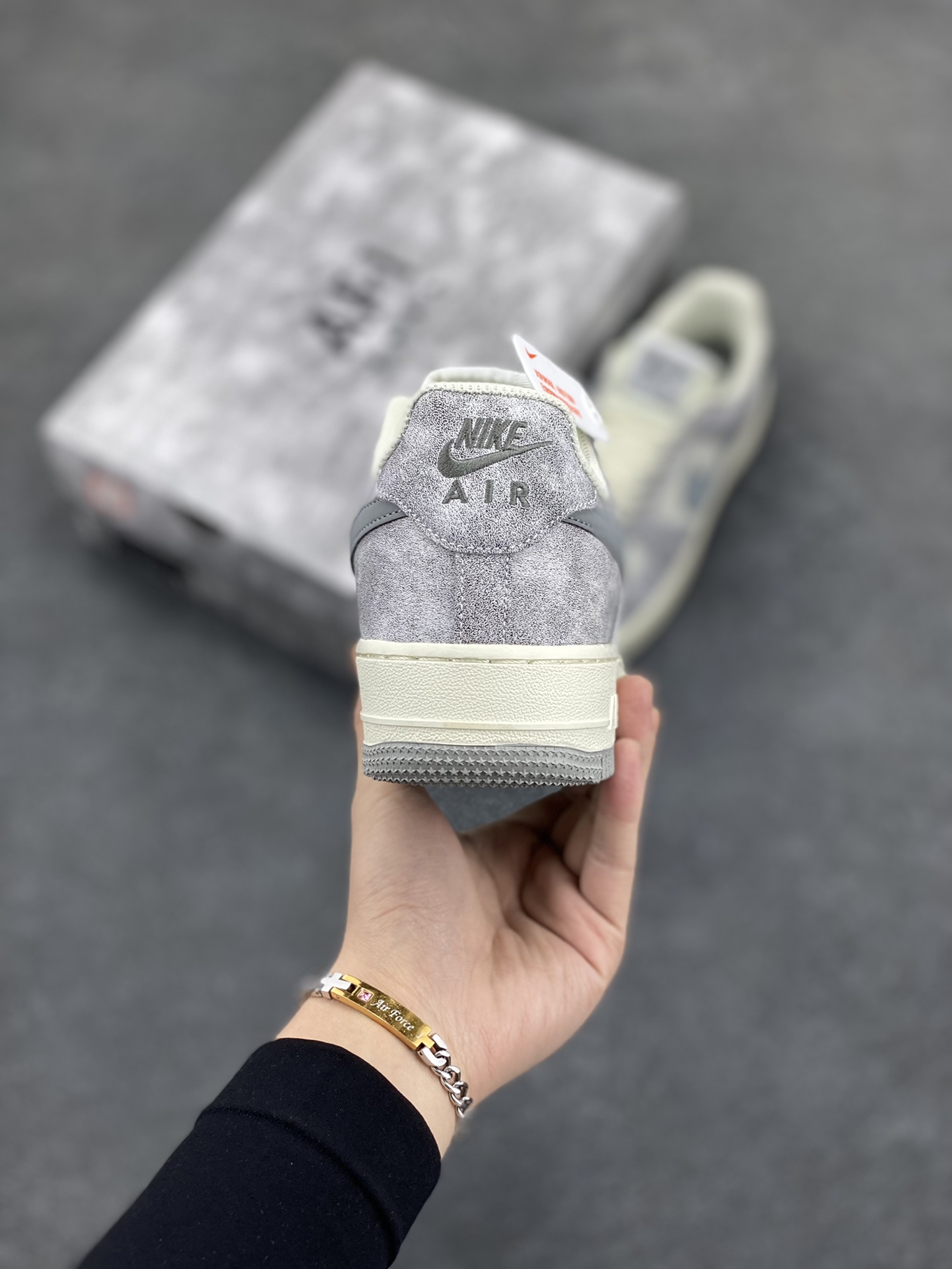 图片[4]-Nike Air Force 1 Low ’07 岩石灰 配色 空军一号低帮休闲板鞋 原厂定制皮料 定制鞋盒 原楦原纸板 纯正版型 正品NFC感应芯片 高清洁度 内置全掌气垫 货号：BL5866-901 尺码：36 36.5 37.5 38 38.5 39 40 40.5 41 42 42.5 43 44 44.5 45-选品中心