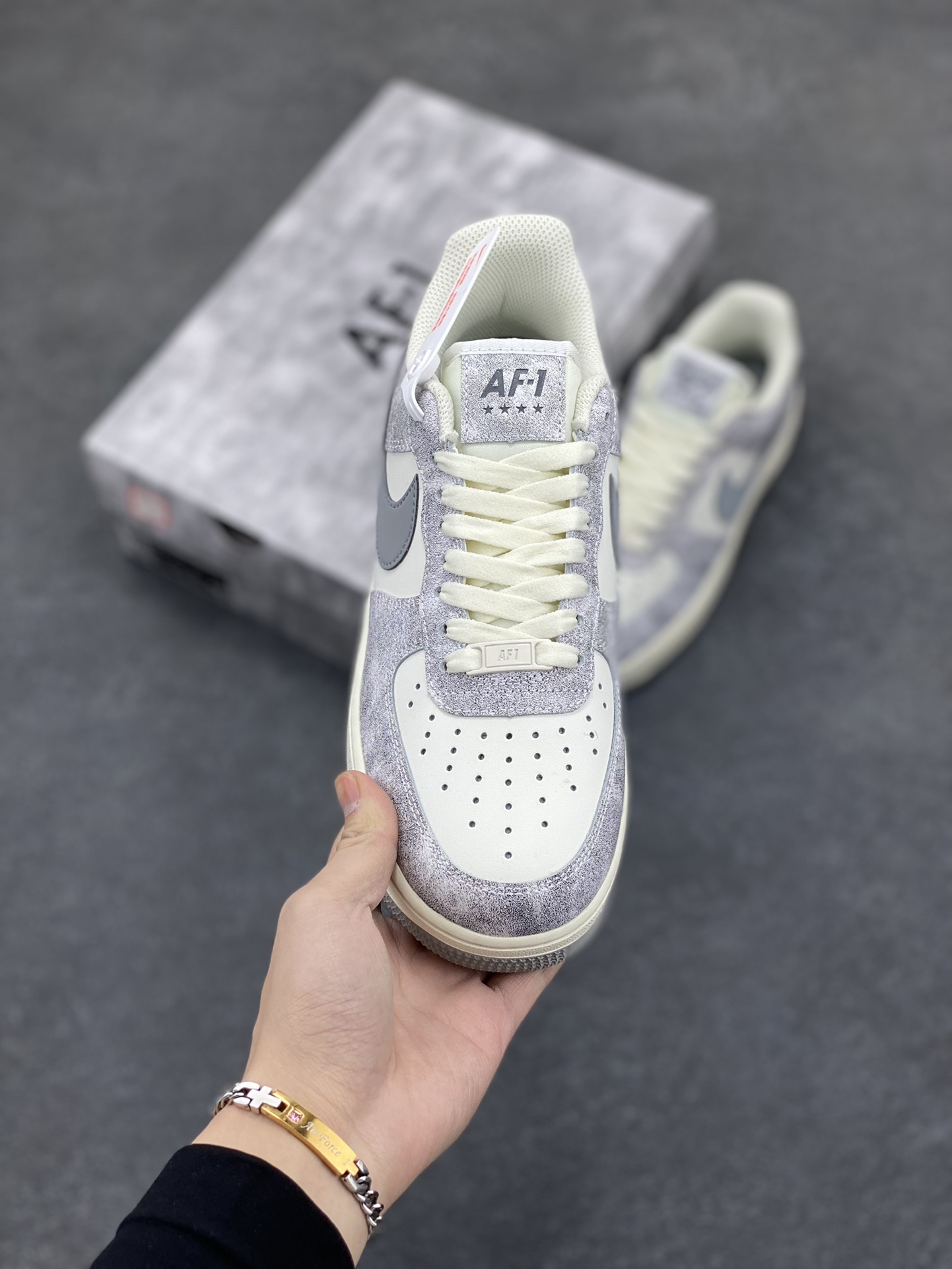 图片[2]-Nike Air Force 1 Low ’07 岩石灰 配色 空军一号低帮休闲板鞋 原厂定制皮料 定制鞋盒 原楦原纸板 纯正版型 正品NFC感应芯片 高清洁度 内置全掌气垫 货号：BL5866-901 尺码：36 36.5 37.5 38 38.5 39 40 40.5 41 42 42.5 43 44 44.5 45-选品中心