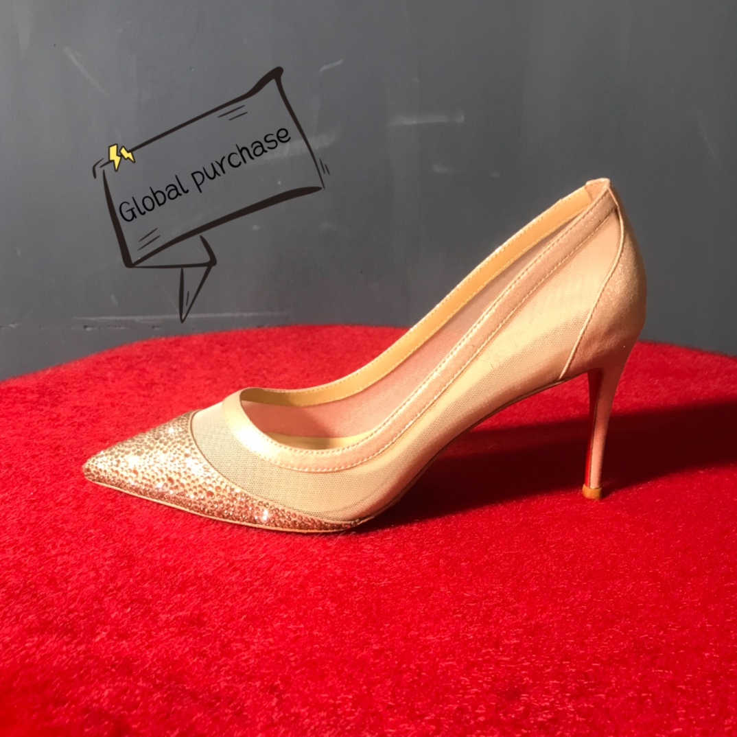 NO:100501,High-end customization 2025 diamond classic series!  H8.5Cm, size 34-42..9039-011 light gold fabric leather. Naked net, shallow crystal imitation of the Aoji diamond. Official website synchronization Standard European code No:9039-011 Color:gold/gold Material:veau velours/diamond Lining: goat leather Heel height:8.5Cm Sole:leather sole Size:EUR 34-42 (US 4-11):,,christian louboutin19860909高端订制 2025钻石精典款系列！ H8.5Cm,尺码34-42码..9039-011浅金布纹皮.裸网,浅水晶仿奥钻.官网同步 标准欧码 No:9039-011 Color:gold/gold Material:veau velours/diamond Lining: goat leather Heel heigh:8.5Cm Sole:leather sole Size:EUR 34－42（US 4一11) :,,christian louboutin,Women's Shoes