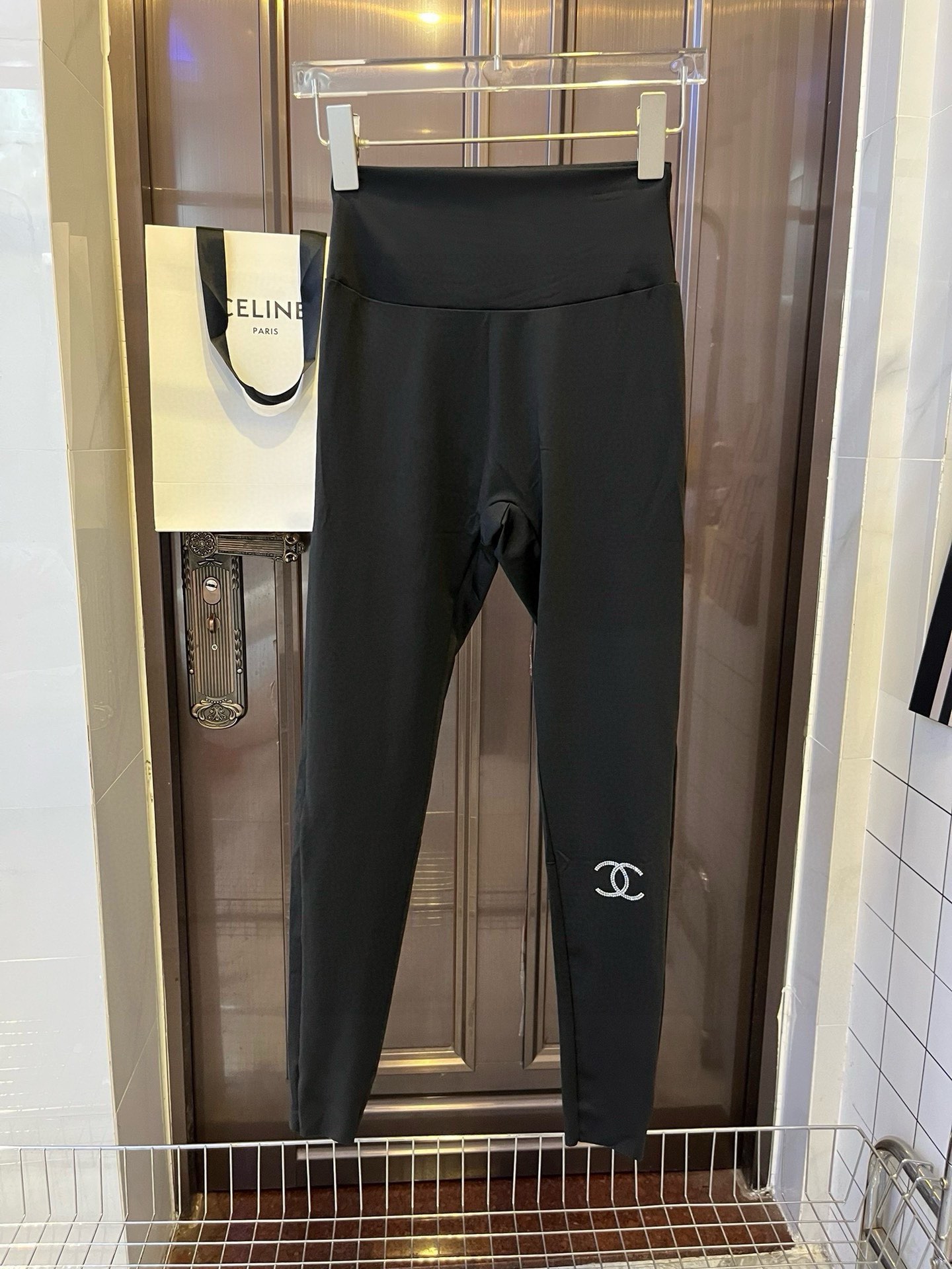 。
chanle香奈儿新款高弹力健身瑜伽服运动套装~塑腰小背心 修身提臀显瘦打底裤脚          