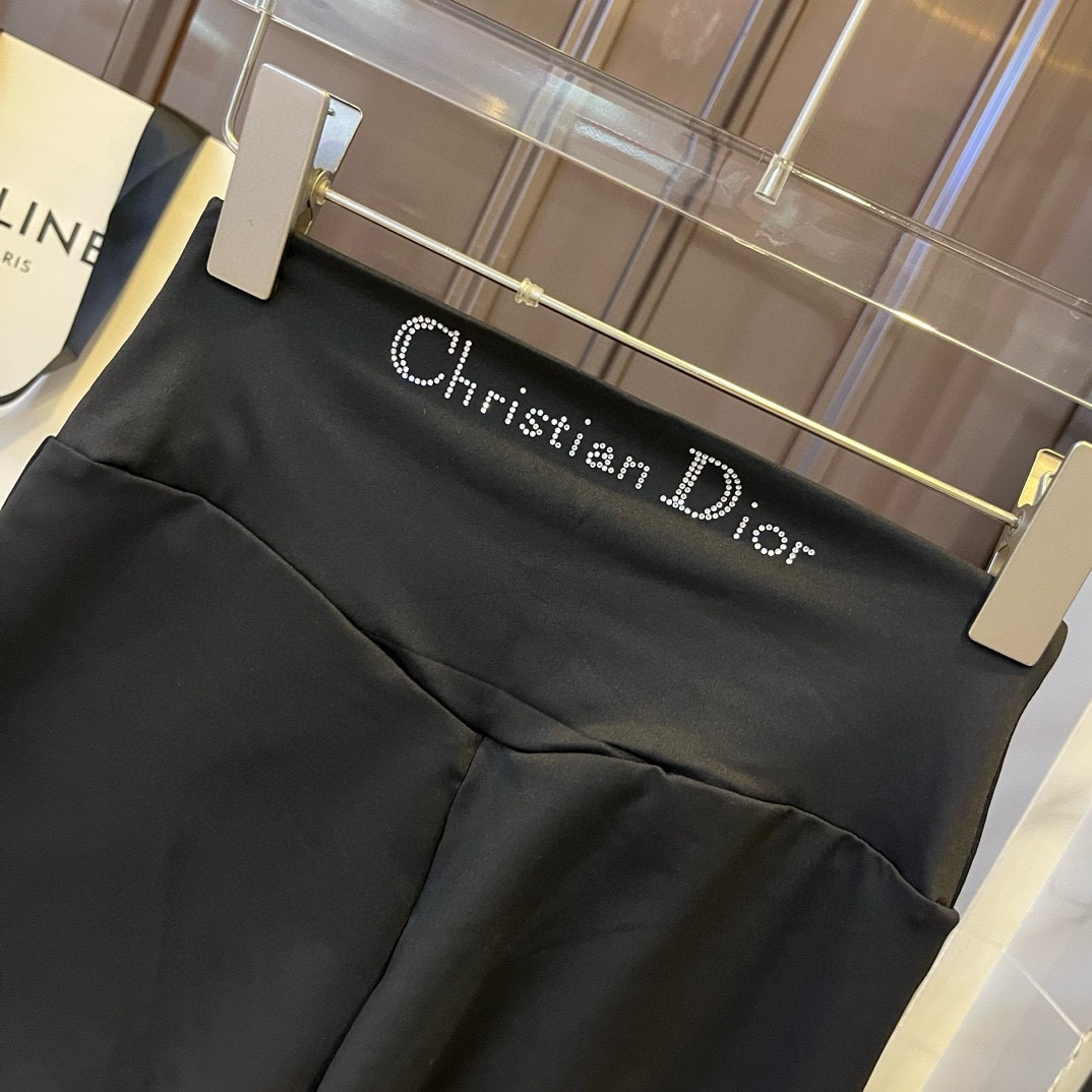 。
Dior迪奥新款高弹力健身瑜伽服运动套装~塑腰小背心 修身提臀显瘦打底裤脚          码数：