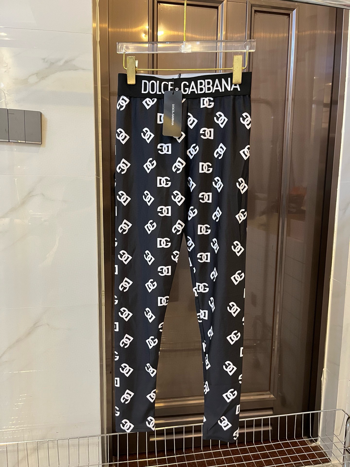 。
DG新款印花高弹力健身瑜伽服运动套装~吊带背心+裤子修身提臀显瘦打底裤脚          码数：S