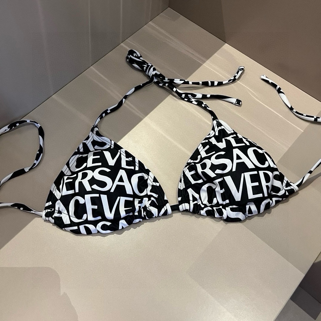 。
范思哲比基尼👙👙❤️😍🥰适合多种场景的游泳衣🏊‍♀️海边 游泳池 温泉 水上乐园 漂流都可以😌内搭外