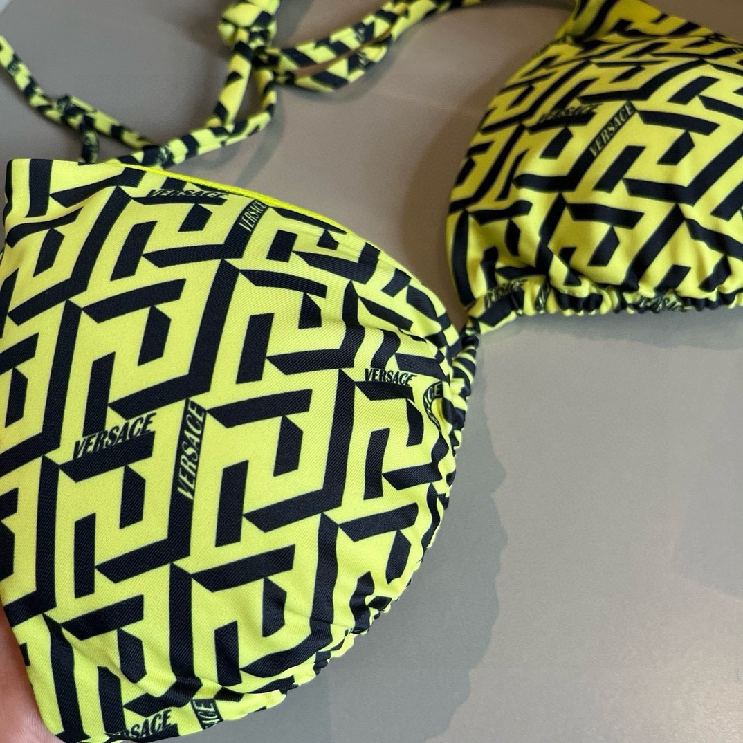 。
范思哲比基尼👙👙❤️😍🥰适合多种场景的游泳衣🏊‍♀️海边 游泳池 温泉 水上乐园 漂流都可以😌内搭外