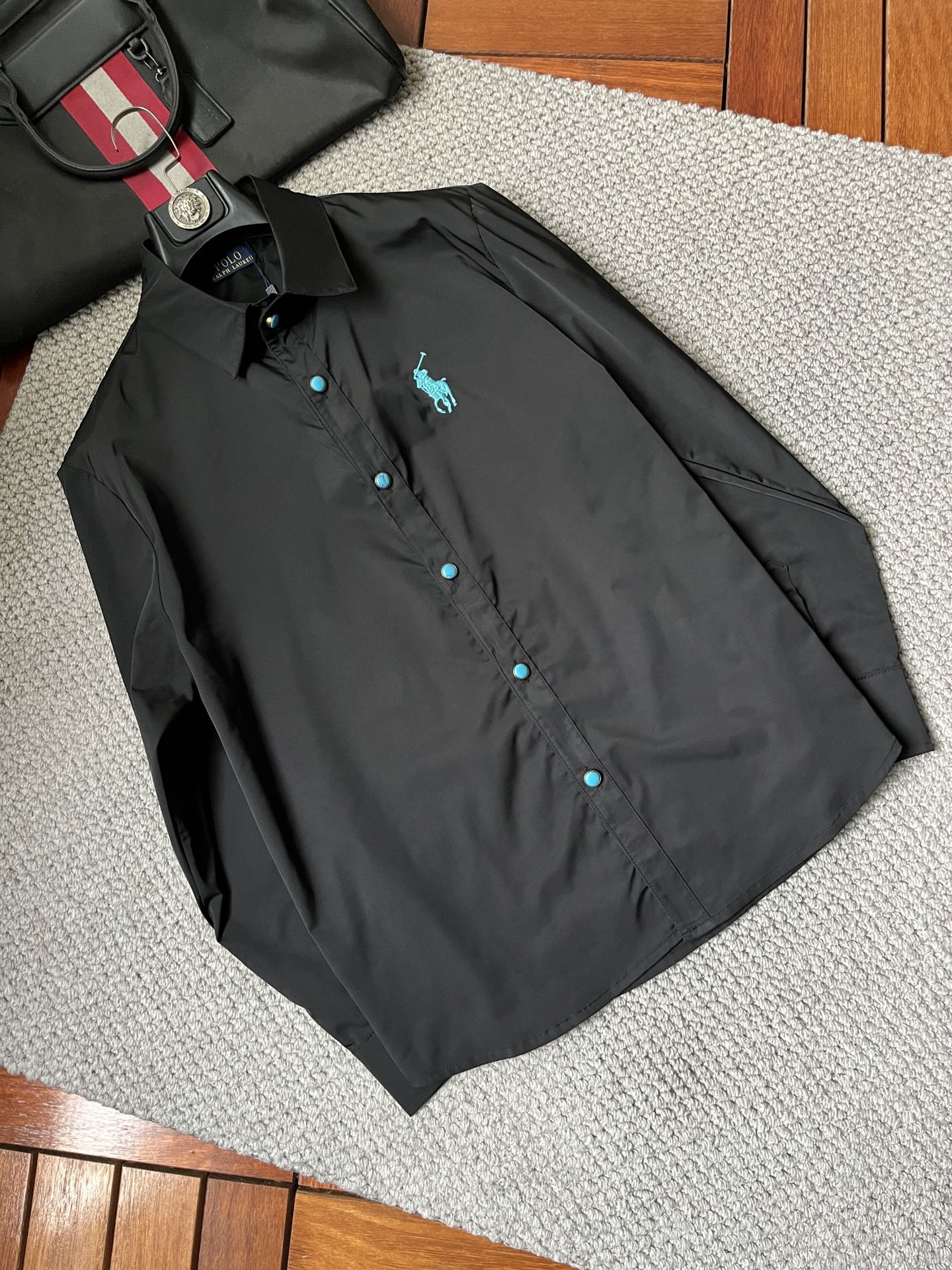 NO:135367,Paul 2025 Spring and Summer New Products, Complete Three Standards, Don’t need to introduce the good shirts too much, look at the details, counter number M-XXXL /140 Suggestions L,,shirts,alexander wang19860909保罗 2025春夏新品 三标齐全 衬衫好货不用过多介绍 看细节 专柜码数M-XXXL /140建议L,,shirts,alexander wang,Men's clothing