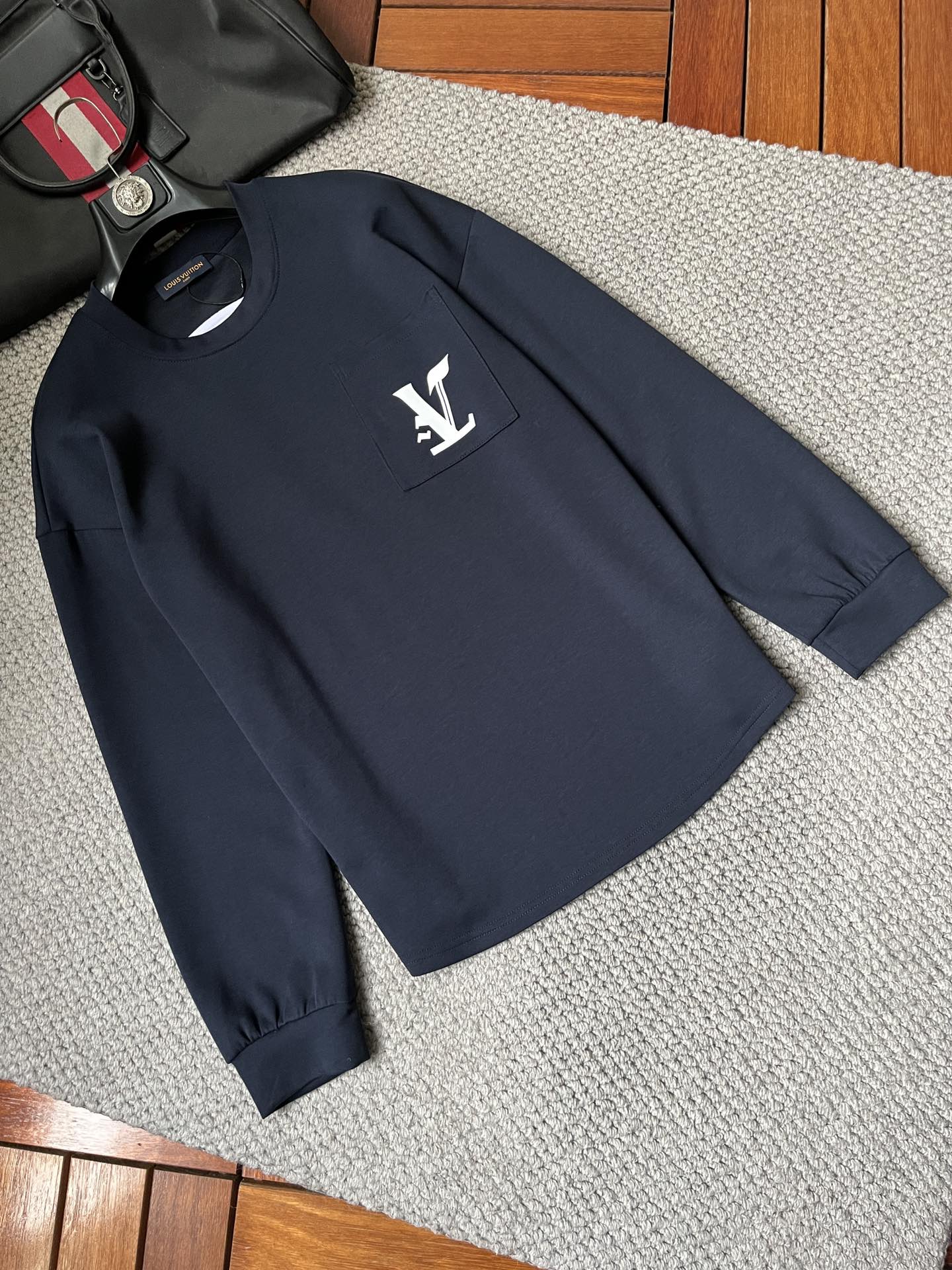 NO:135376,LV 2025 Spring and Summer New Products, Complete Three Standards, Long-sleeved Sweatshirts, Don’t need to introduce too much, look at the details, Counter Code M-XXXL 175/140 Suggestions, L, louis vuitton, hoodie, sweatshirts, alexander wang19860909LV 2025春夏新品 三标齐全 长袖卫衣好货不用过多介绍 看细节 专柜码数M-XXXL 175/140建议L,,louis vuitton,hoodie,sweatshirts,alexander wang,Men's clothing