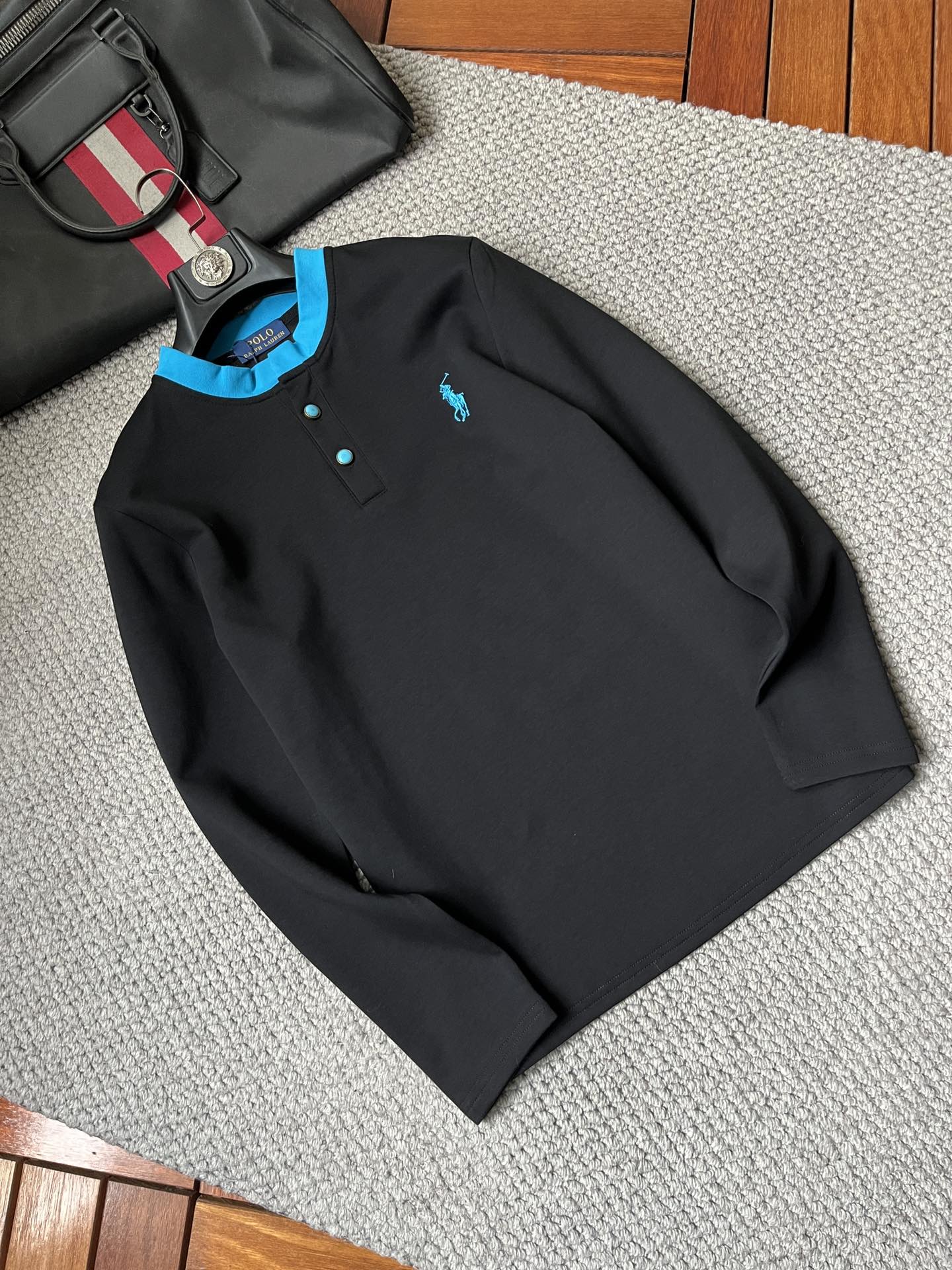 NO:135373,Paul 2025 Spring and Summer New Products, Complete Three Standards, Long-sleeved T-shirt Good Products, Don’t need to introduce too much, look at the details, Counter Code M-XXXL 175/140 Suggestions L,,tees, t-shirt,alexander wang19860909保罗 2025春夏新品 三标齐全 长袖T恤好货不用过多介绍 看细节 专柜码数M-XXXL 175/140建议L,,tees，t-shirt,alexander wang,Men's clothing