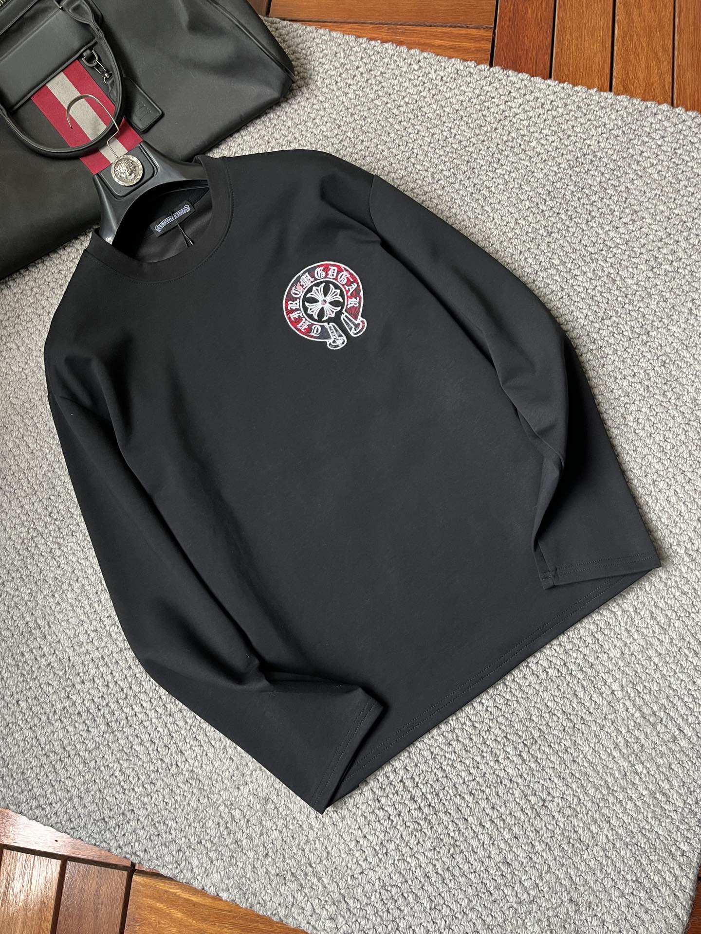 NO:135379,Croxin 2025 Spring and Summer New Products, Complete Three Standards, Long-sleeved T-shirt Good Products, Don’t need to introduce too much, look at the details, Counter Code M-XXXL 175/140 Suggestions L,, Chrome Hearts, Tees, t-shirt, alexander wang19860909克罗心 2025春夏新品 三标齐全 长袖T恤好货不用过多介绍 看细节 专柜码数M-XXXL 175/140建议L,,chrome hearts,tees，t-shirt,alexander wang,Men's clothing