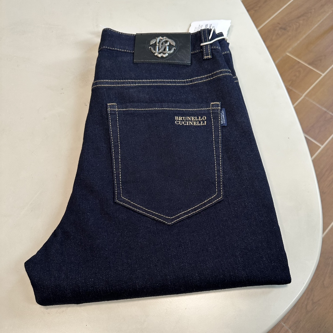 NO:134875,BC niche brand exclusively offers new jeans, high-end version!  Customized fabrics for counters are breathable and comfortable, with impeccable details, and the brand element design concept reflects high quality. The feel is delicate and soft!  It is casually cut, with a great upper body style!  29-40 yards, jeans,alexander wang19860909BC 小众品牌独家专供新款 牛仔裤,高端版本！专柜定制面料 透气舒适度高,细节无可挑剔,品牌元素设计理念,体现高品质.手感细腻柔软！呈现休闲裁剪,上身版型超赞！ 码数29-40,,jeans,alexander wang,Men's clothing