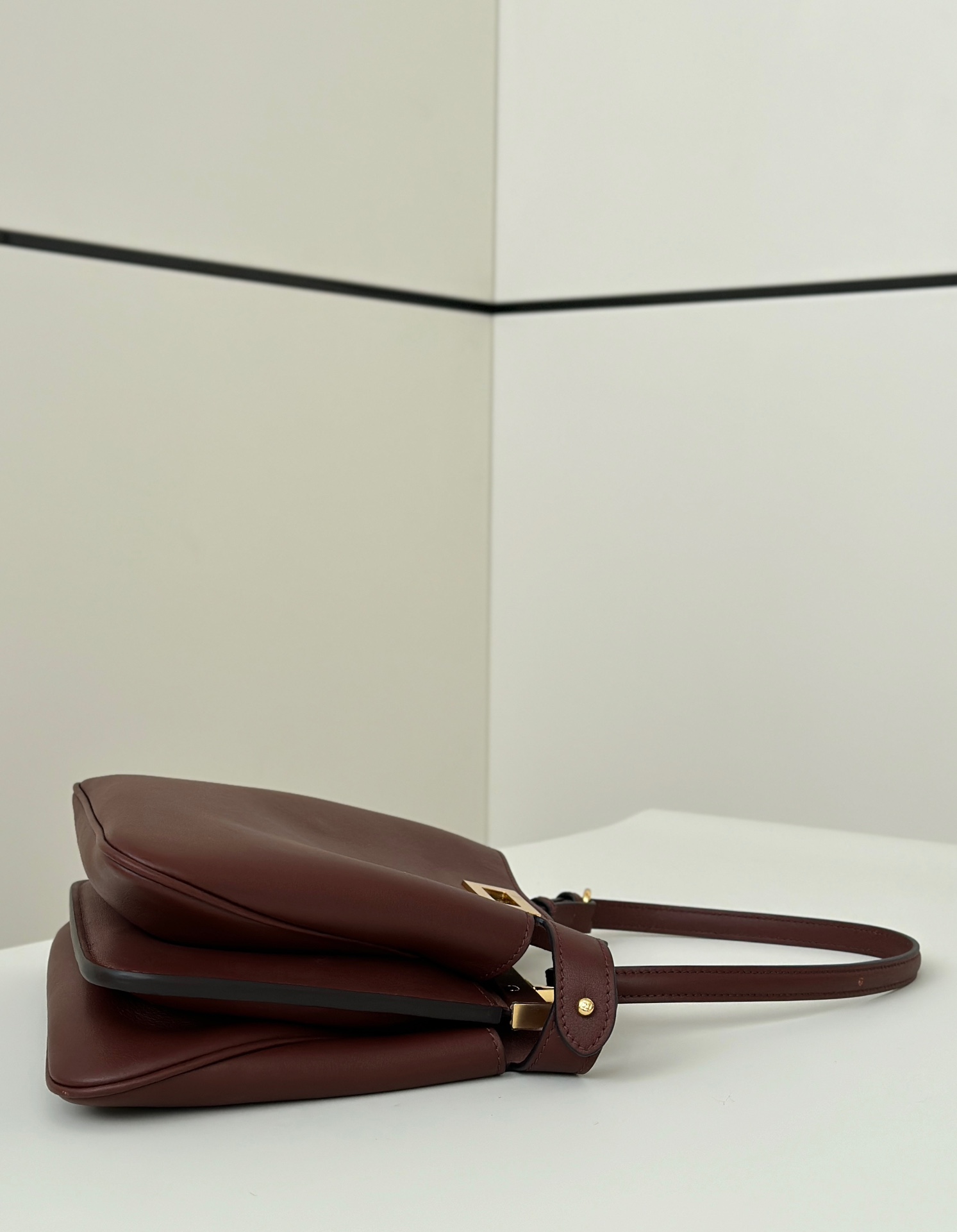 Fendi Peekaboo Iconic Small Bag Bordeaux Leather Handbag, 29 x 12 x 19 cm 4 i1740304098 3419 2