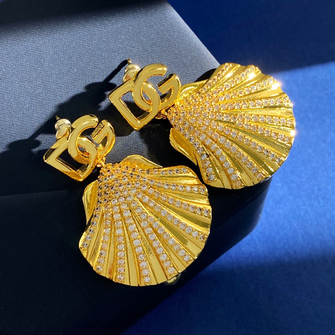 Dolce & Gabbana D&G欧美 金属质感光面DG字母吊镶钻贝壳耳钉 黄铜材料 2个色:金色 银色