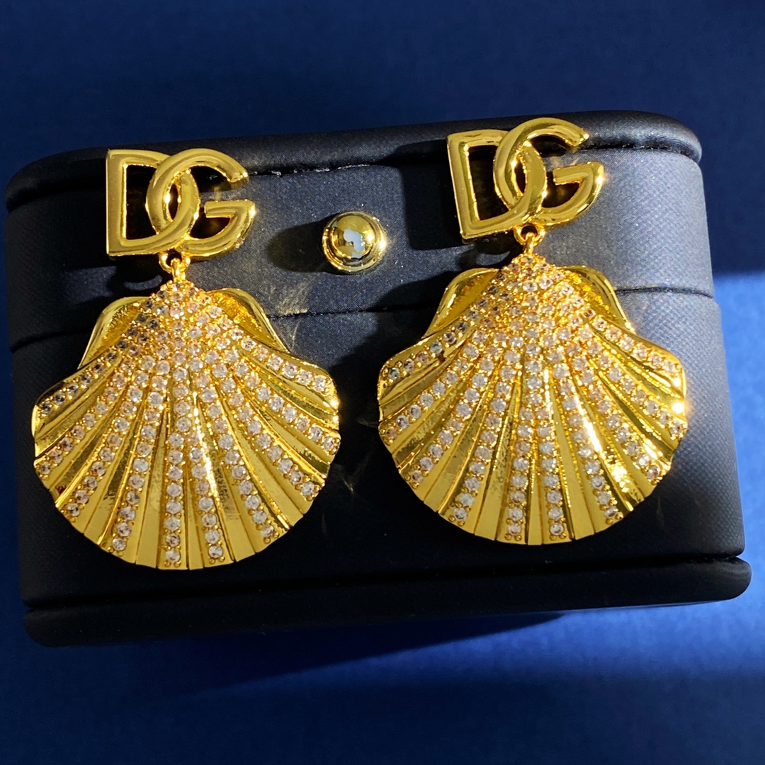 Dolce & Gabbana D&G欧美 金属质感光面DG字母吊镶钻贝壳耳钉 黄铜材料 2个色:金色 银色