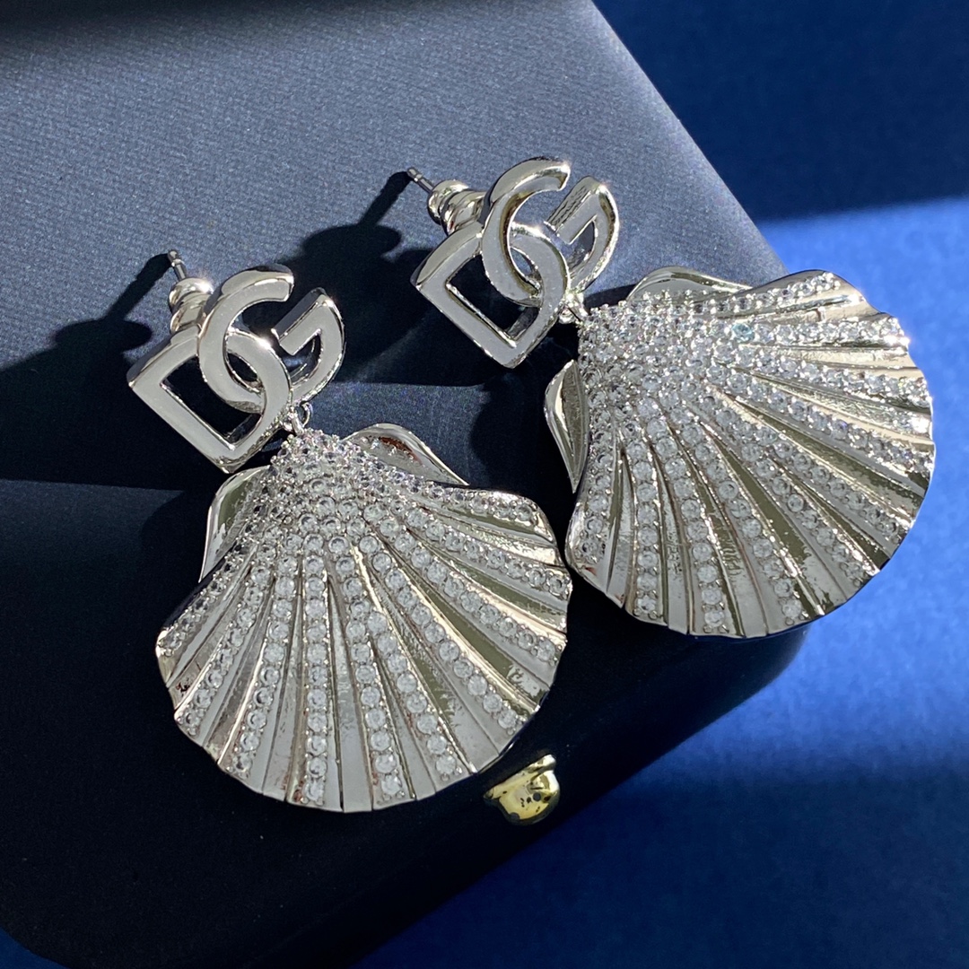 Dolce & Gabbana D&G欧美 金属质感光面DG字母吊镶钻贝壳耳钉 黄铜材料 2个色:金色 银色