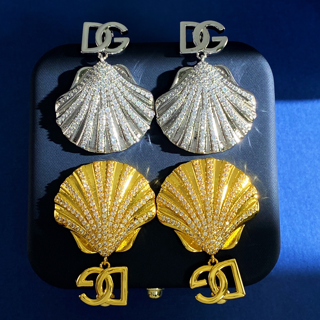 Dolce & Gabbana D&G欧美 金属质感光面DG字母吊镶钻贝壳耳钉 黄铜材料 2个色:金色 银色