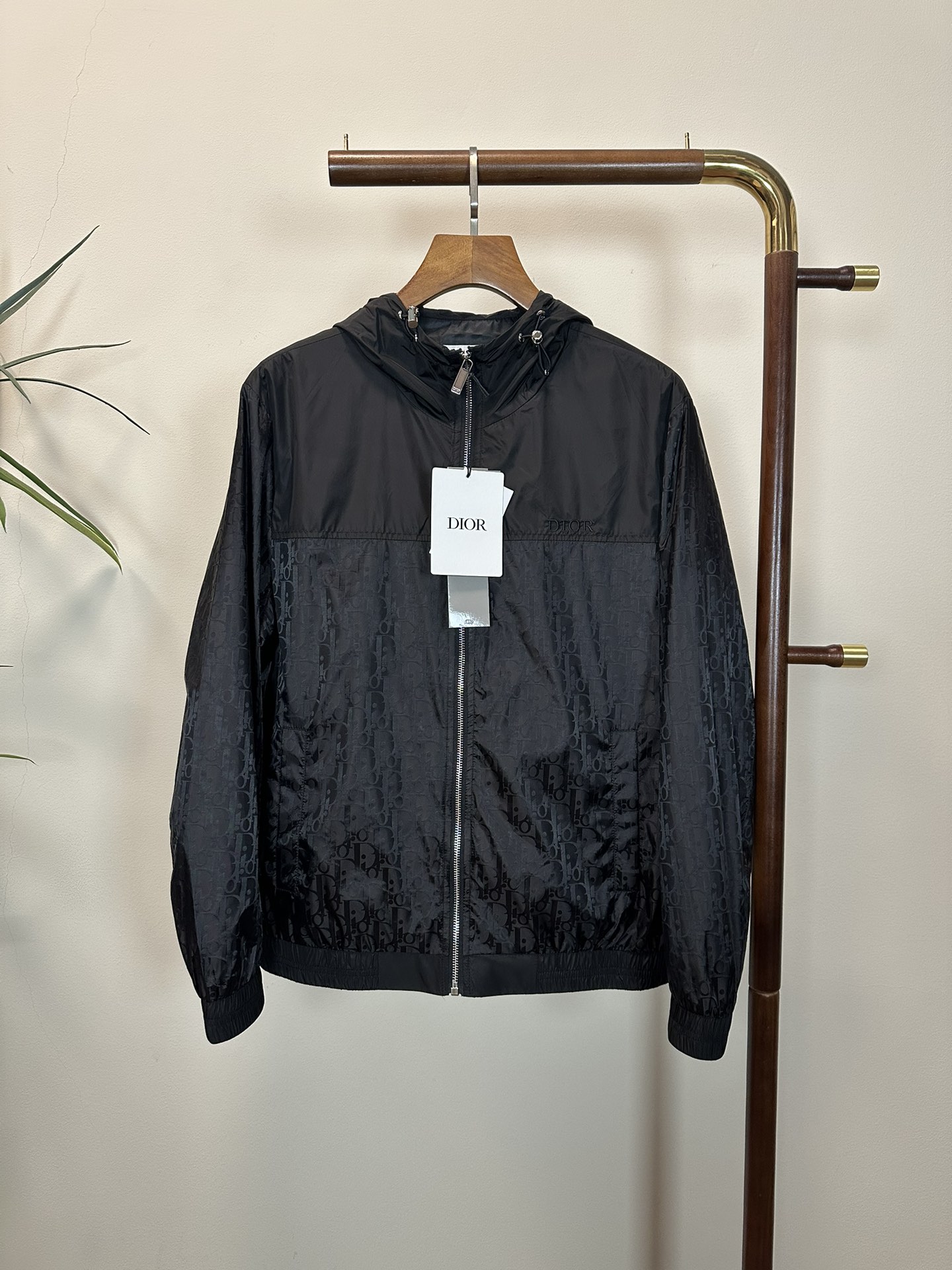 NO:512972,DIOR 2025 spring and summer new men's jacket jacket, fashionable and casual high-end version!  Customized fabrics for counters are breathable and comfortable, with impeccable details, and the brand element design concept reflects high quality. The feel is delicate and soft!  It is casually cut, with a great upper body style!  Count 48-56,,dior,dior,jackets & coats,jackets & coats,alexander wang19860909DIOR 迪奥 2025春夏新款男士冲锋衣夹克外套,时尚休闲高端版本！专柜定制面料 透气舒适度高,细节无可挑剔,品牌元素设计理念,体现高品质.手感细腻柔软！呈现休闲裁剪,上身版型超赞！ 码数48-56,,dior,dior,jackets & coats,jackets & coats,alexander wang,Men's clothing