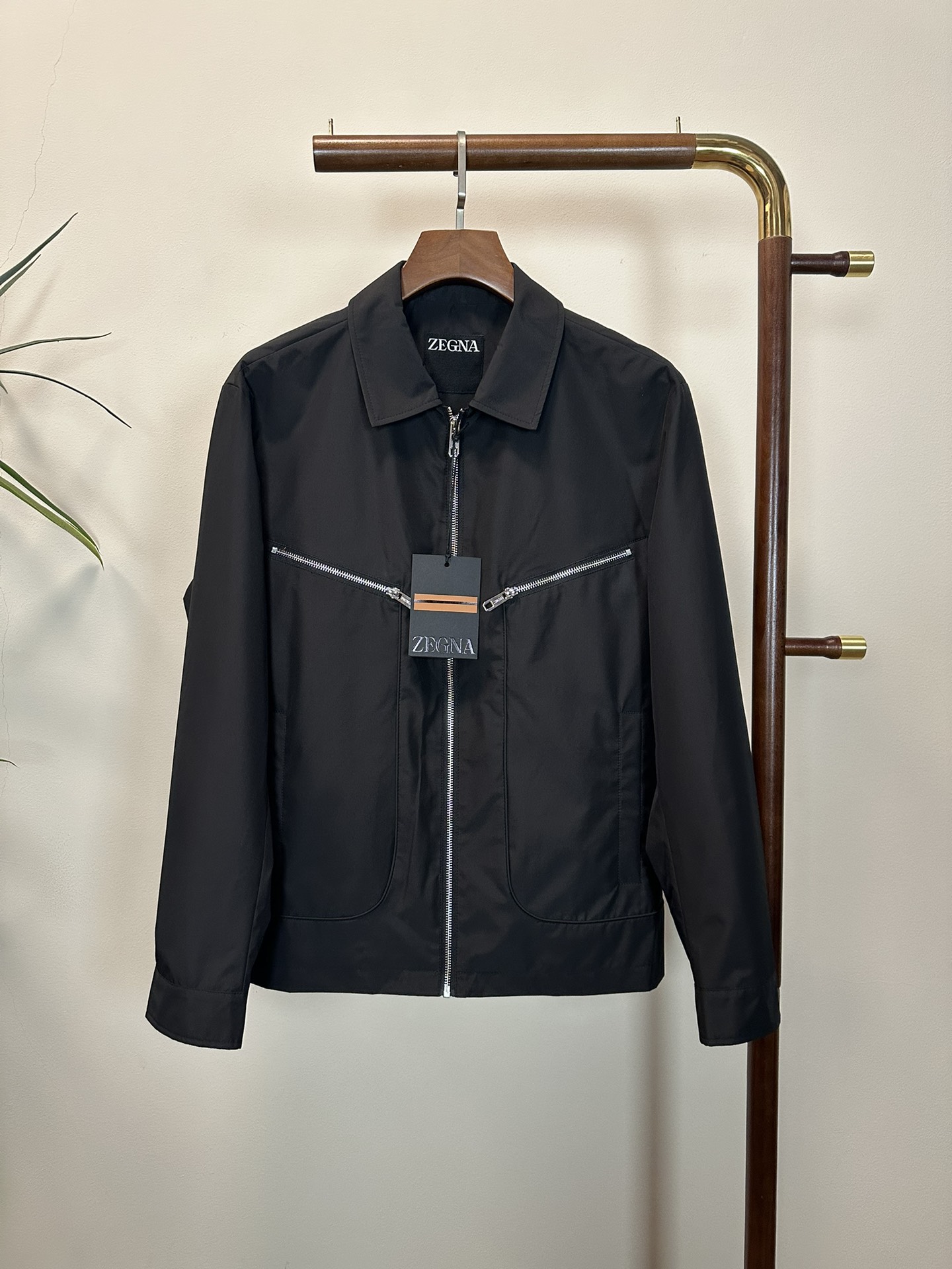 NO:141922,ZZ Zenia's new spring and summer 2025 men's jacket, fashionable and casual high-end version!  Customized fabrics for counters are breathable and comfortable, with impeccable details, and the brand element design concept reflects high quality. The feel is delicate and soft!  It is casually cut, with a great upper body style!  48-56, zegna, jackets & coats, jackets & coats, alexander wang19860909ZZ 杰尼亚2025春夏新款男士夹克外套,时尚休闲高端版本！专柜定制面料 透气舒适度高,细节无可挑剔,品牌元素设计理念,体现高品质.手感细腻柔软！呈现休闲裁剪,上身版型超赞！ 码数48-56,,zegna,jackets & coats,jackets & coats,alexander wang,Men's clothing