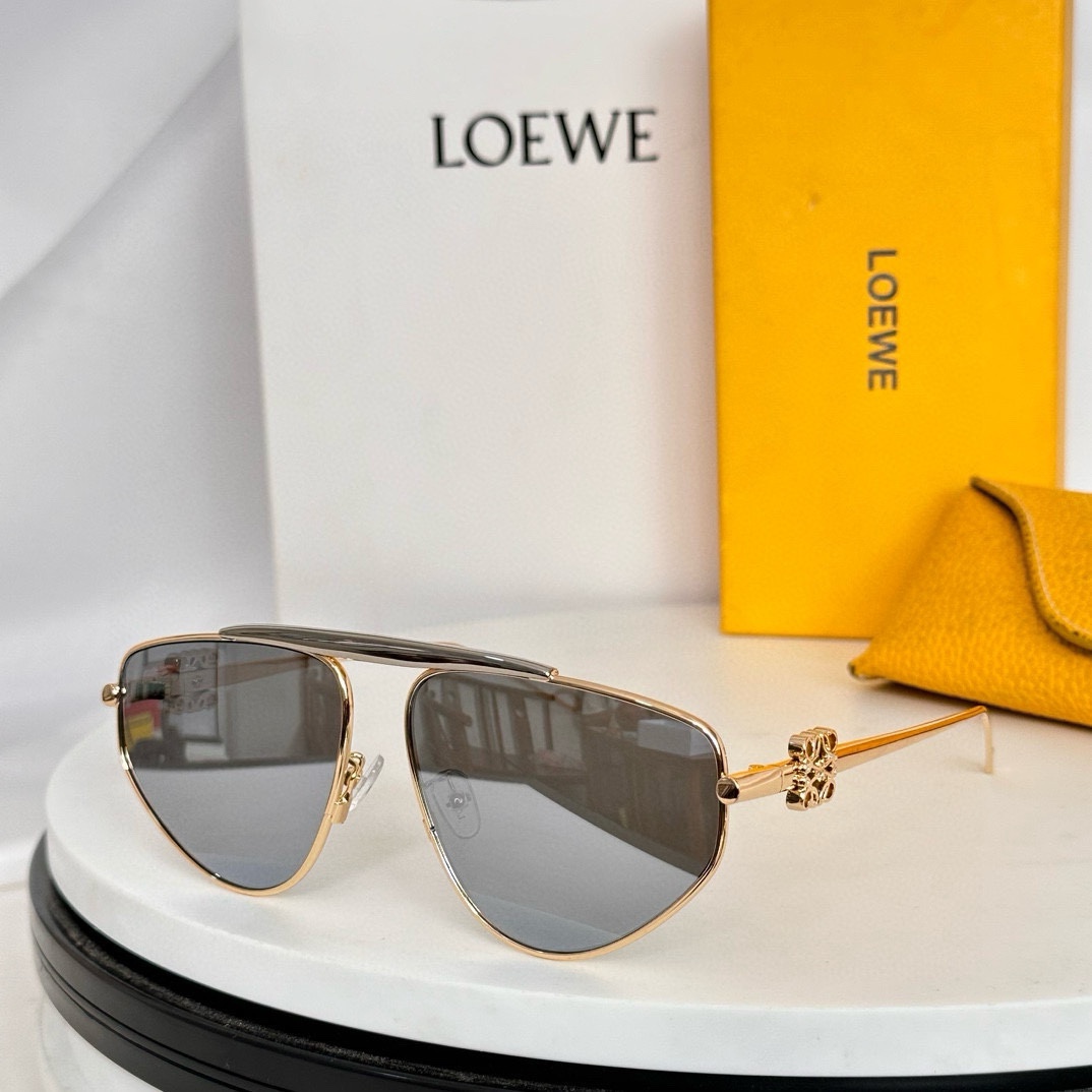 ‼️LOEW
Mod：LW40116U
Size：61-13-140
跟足原版色
细节码住
简约大方