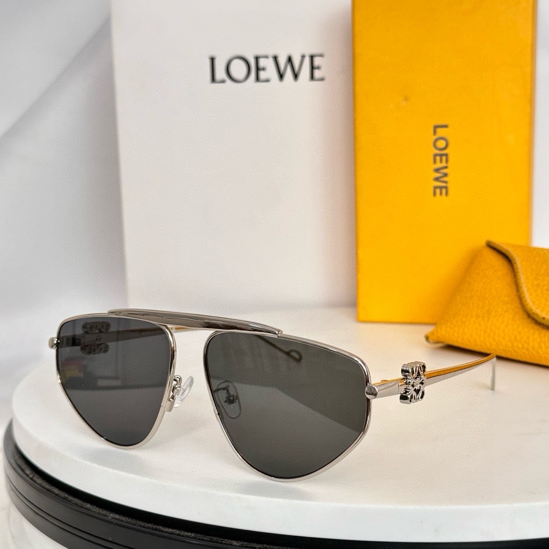 ‼️LOEW
Mod：LW40116U
Size：61-13-140
跟足原版色
细节码住
简约大方