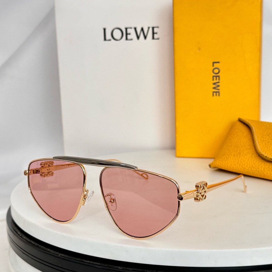  ‼️LOEW
Mod：LW40116U
Size：61-13-140
跟足原版色
细节码住
简约大方