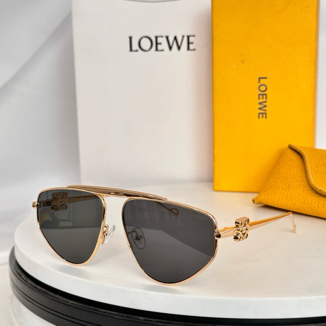  ‼️LOEW
Mod：LW40116U
Size：61-13-140
跟足原版色
细节码住
简约大方